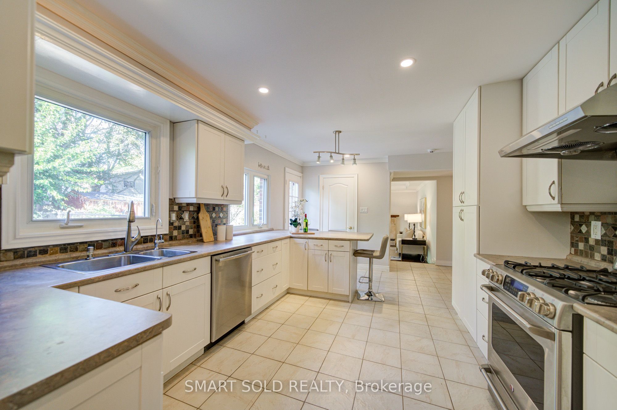24 Hamilton Hall Drive Property Photo 11