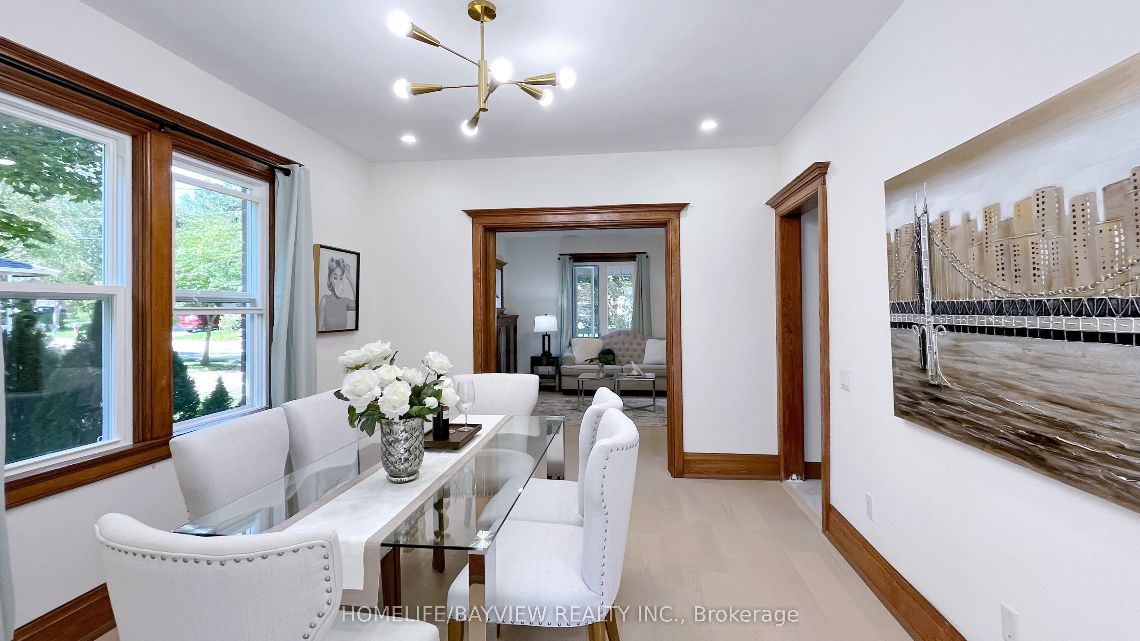 82 Centre Street E Property Photo 2