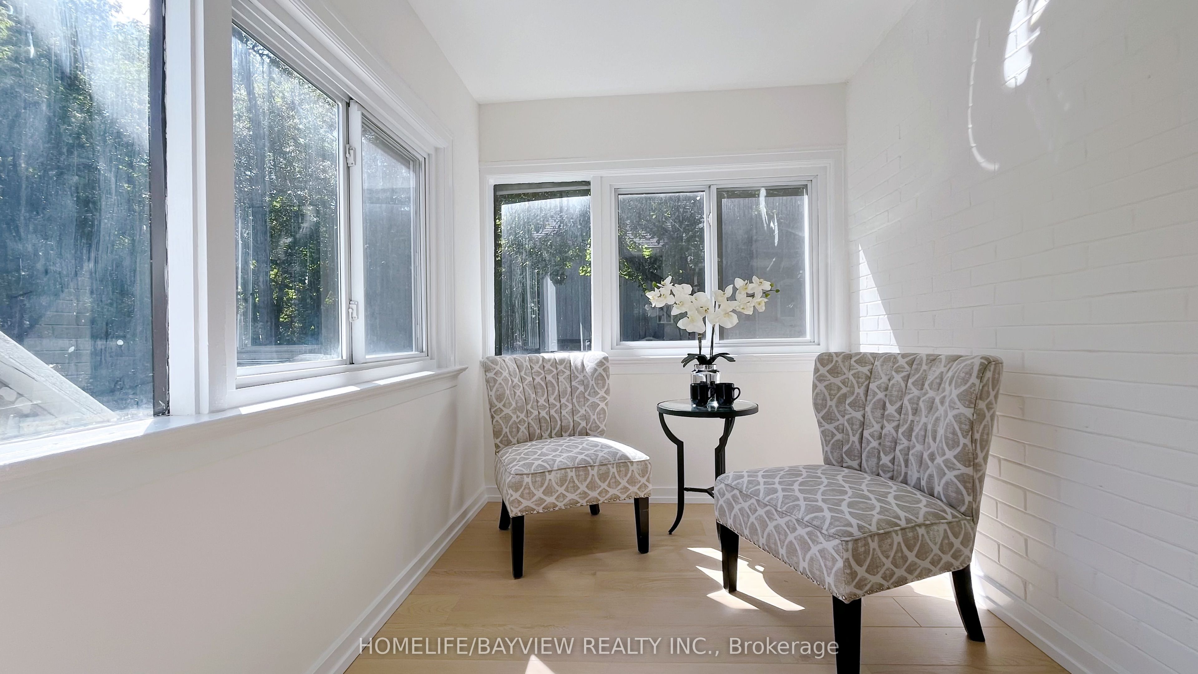 82 Centre Street E Property Photo 6
