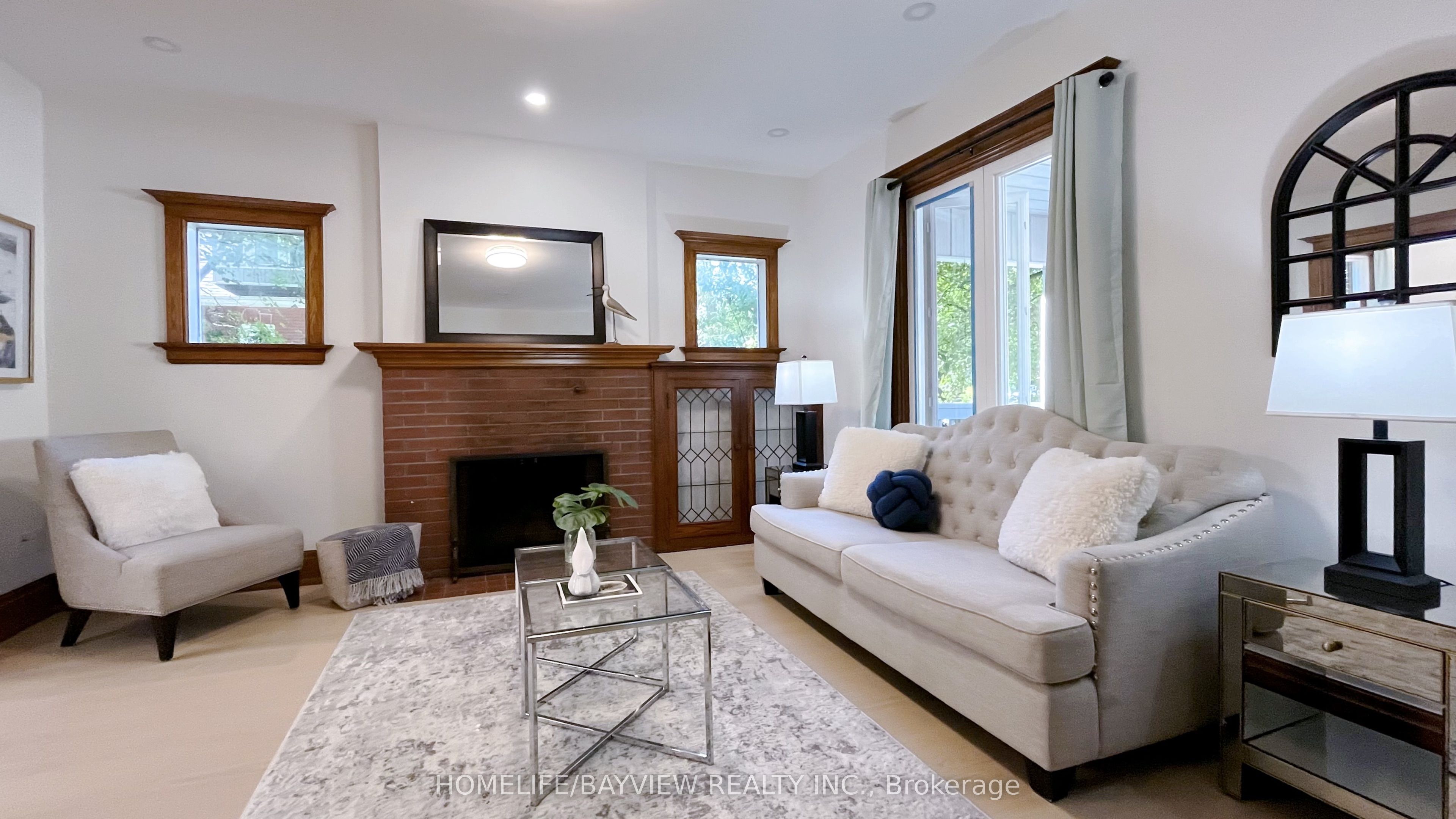 82 Centre Street E Property Photo 8
