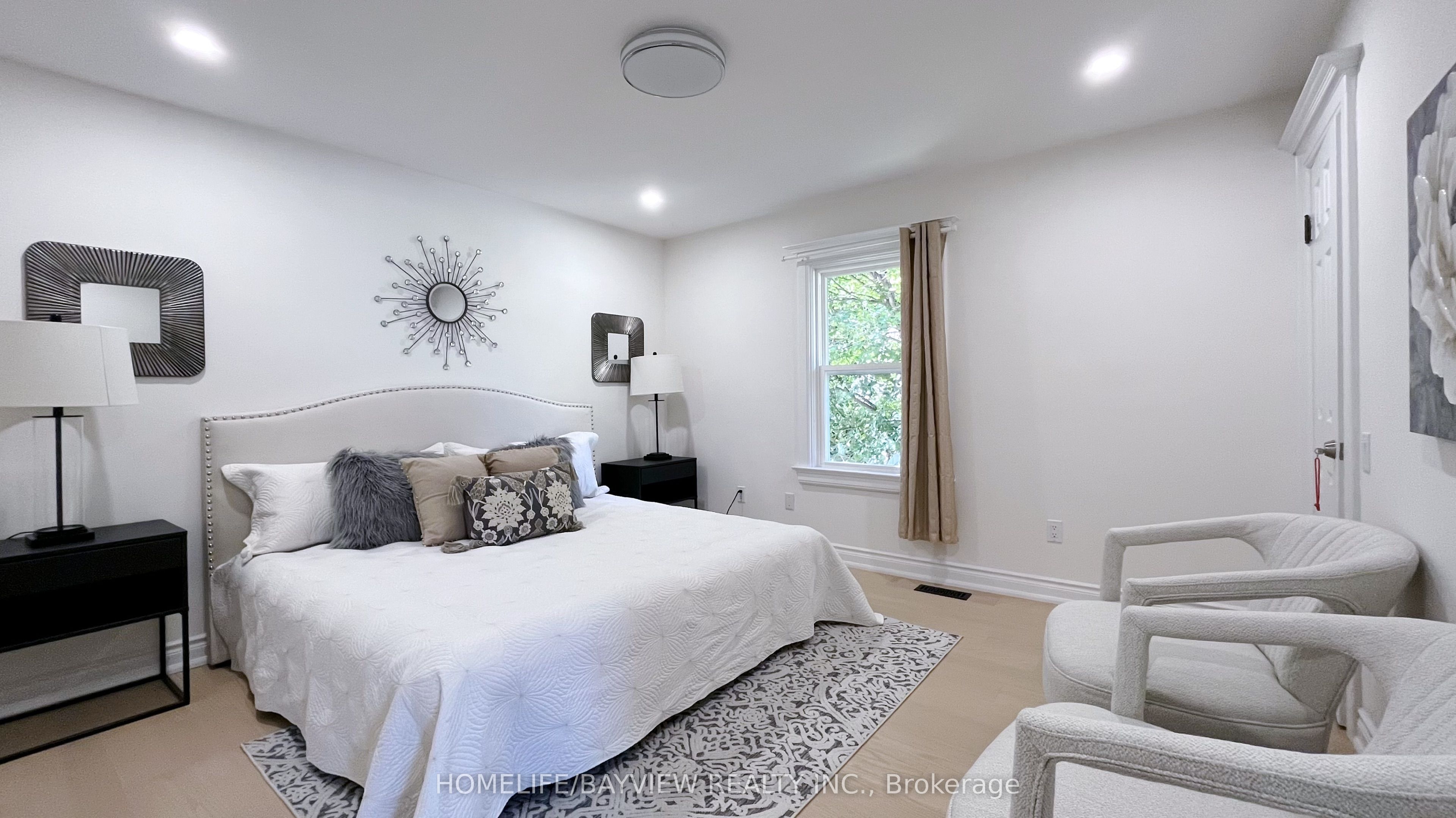 82 Centre Street E Property Photo 9