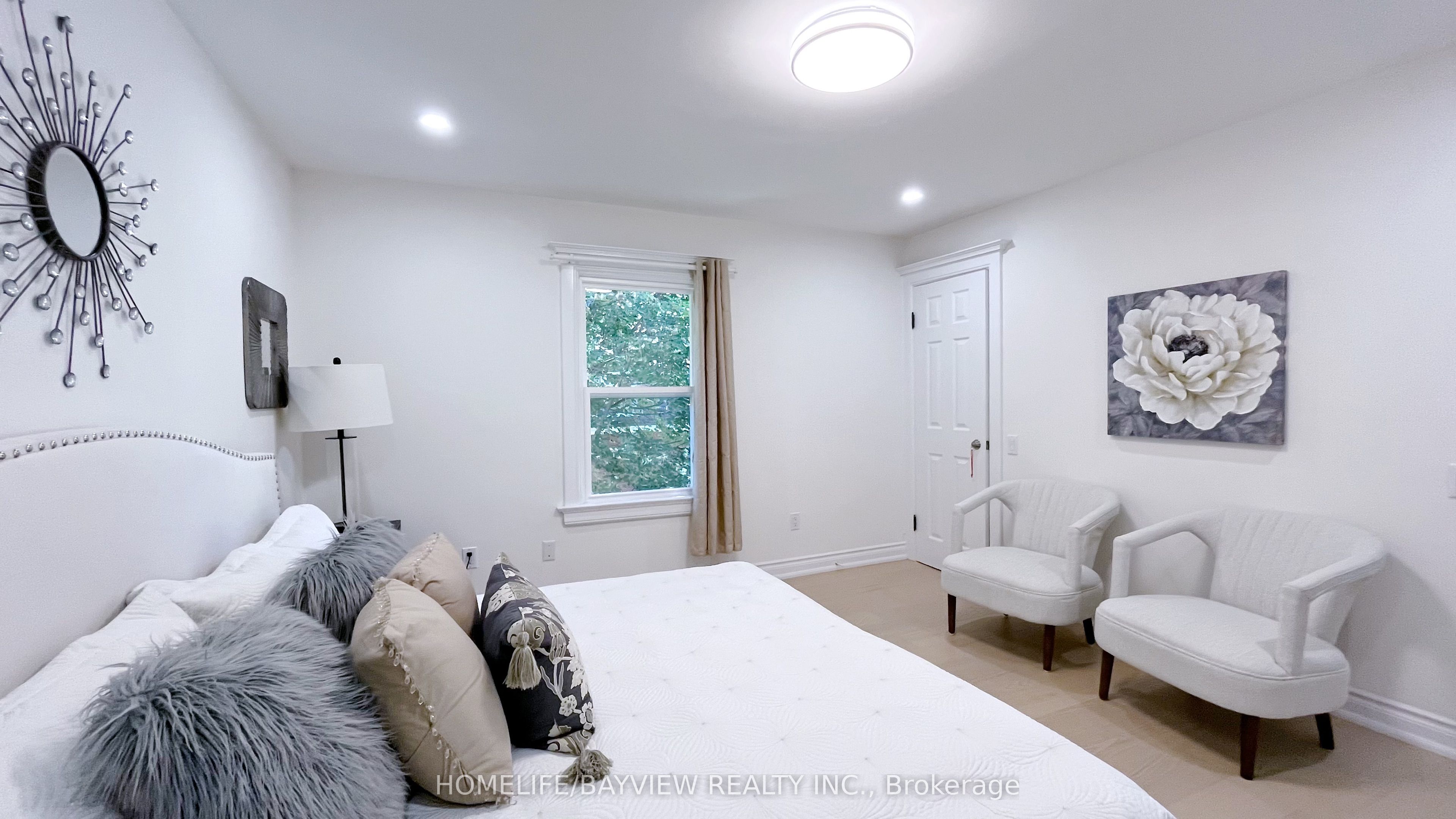 82 Centre Street E Property Photo 10
