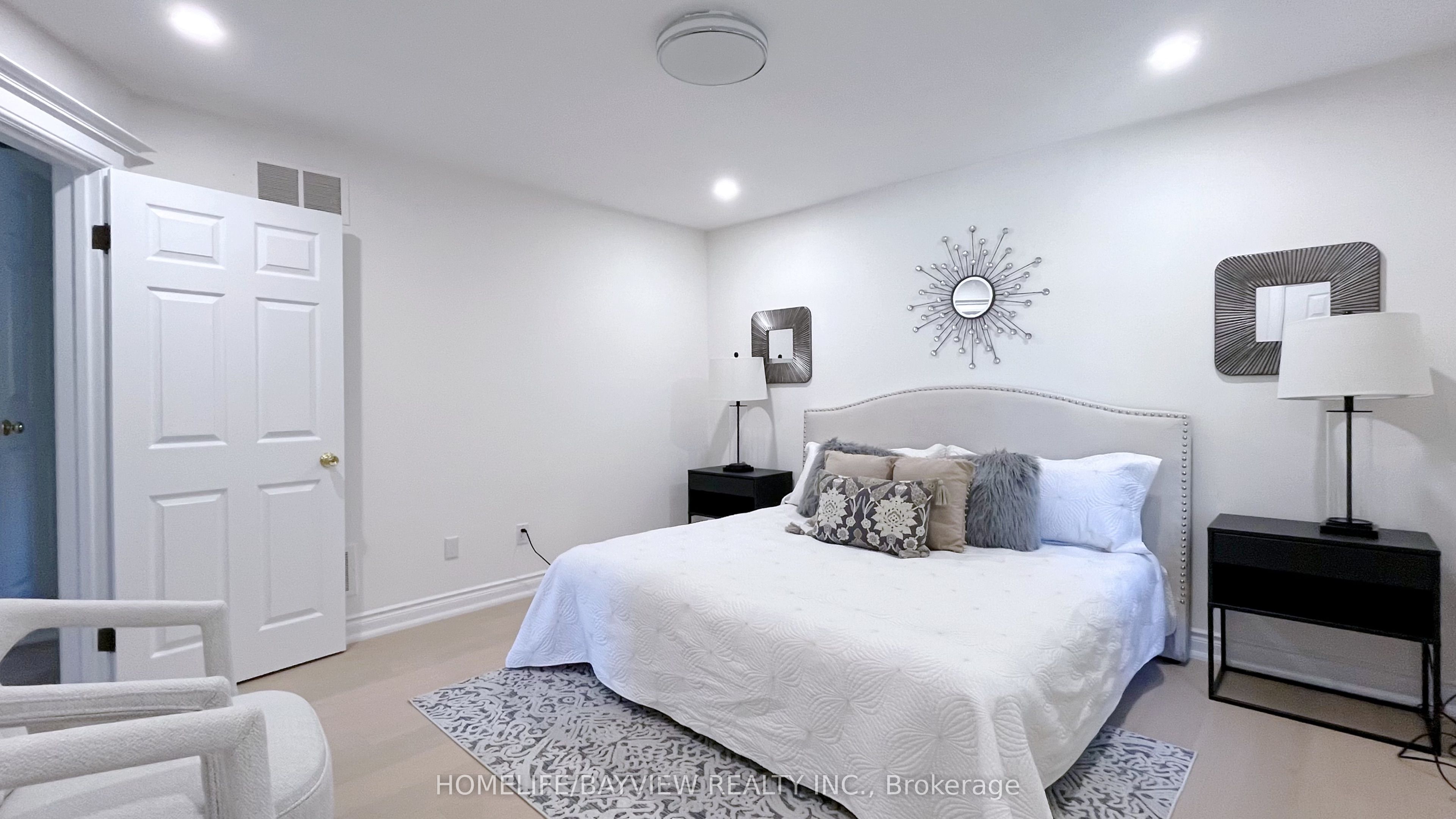 82 Centre Street E Property Photo 12
