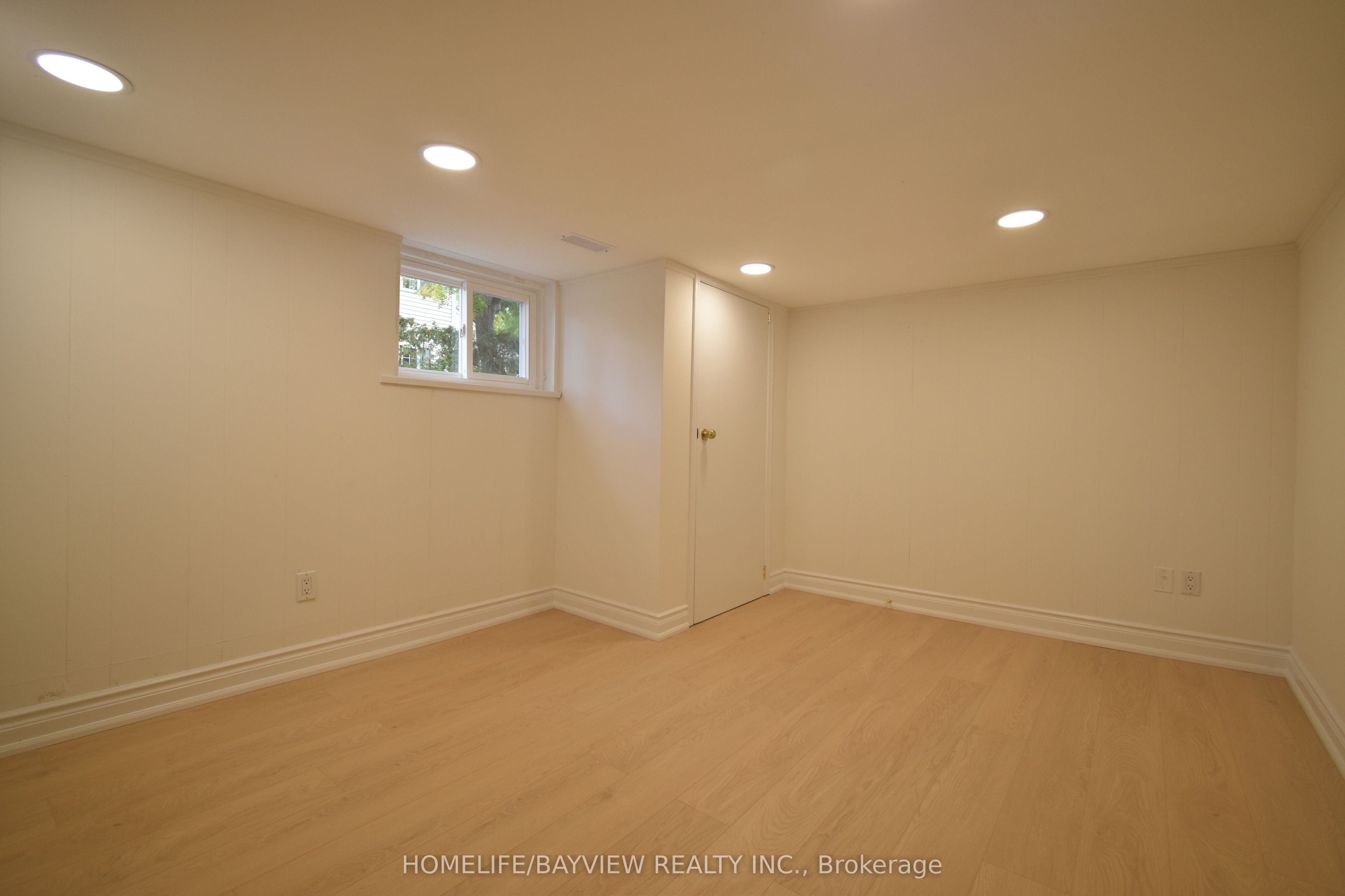 82 Centre Street E Property Photo 20