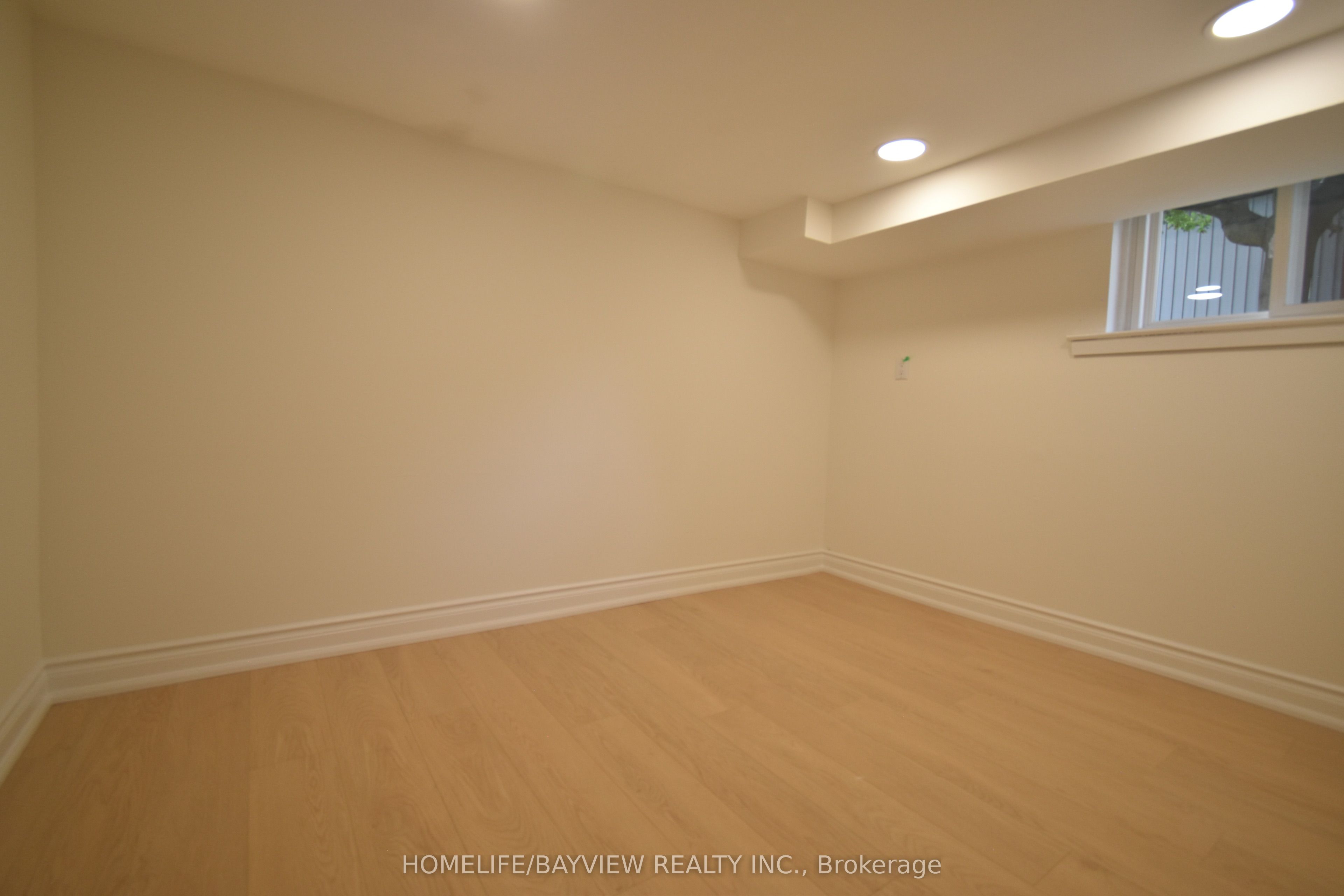 82 Centre Street E Property Photo 21