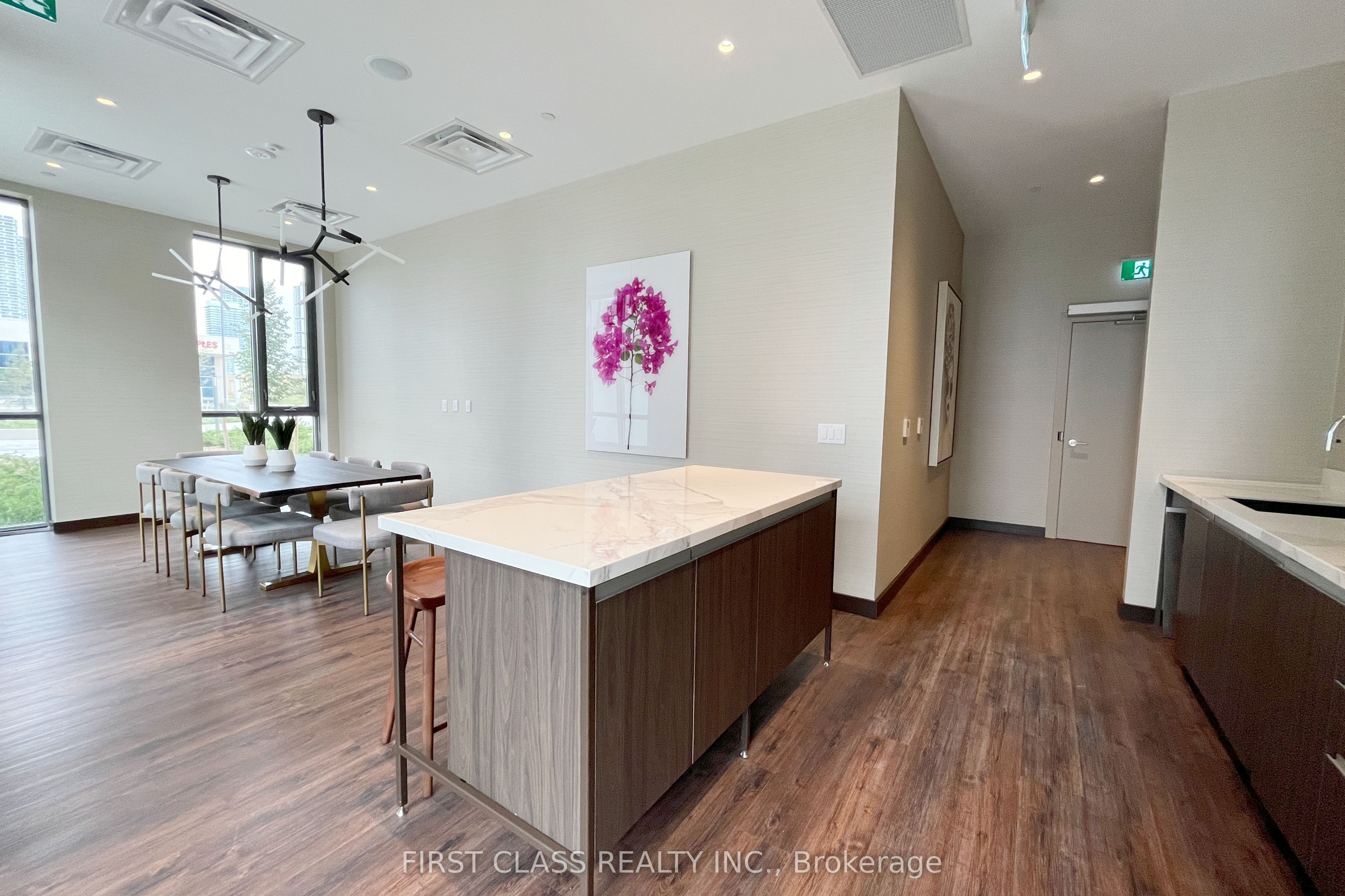 60 Honeycrisp Crescent 1017 Property Photo 16