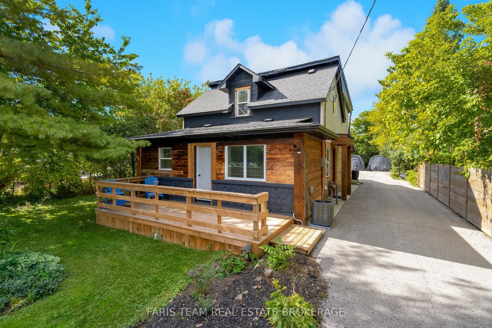 1020 Ewart Street Property Photo 3
