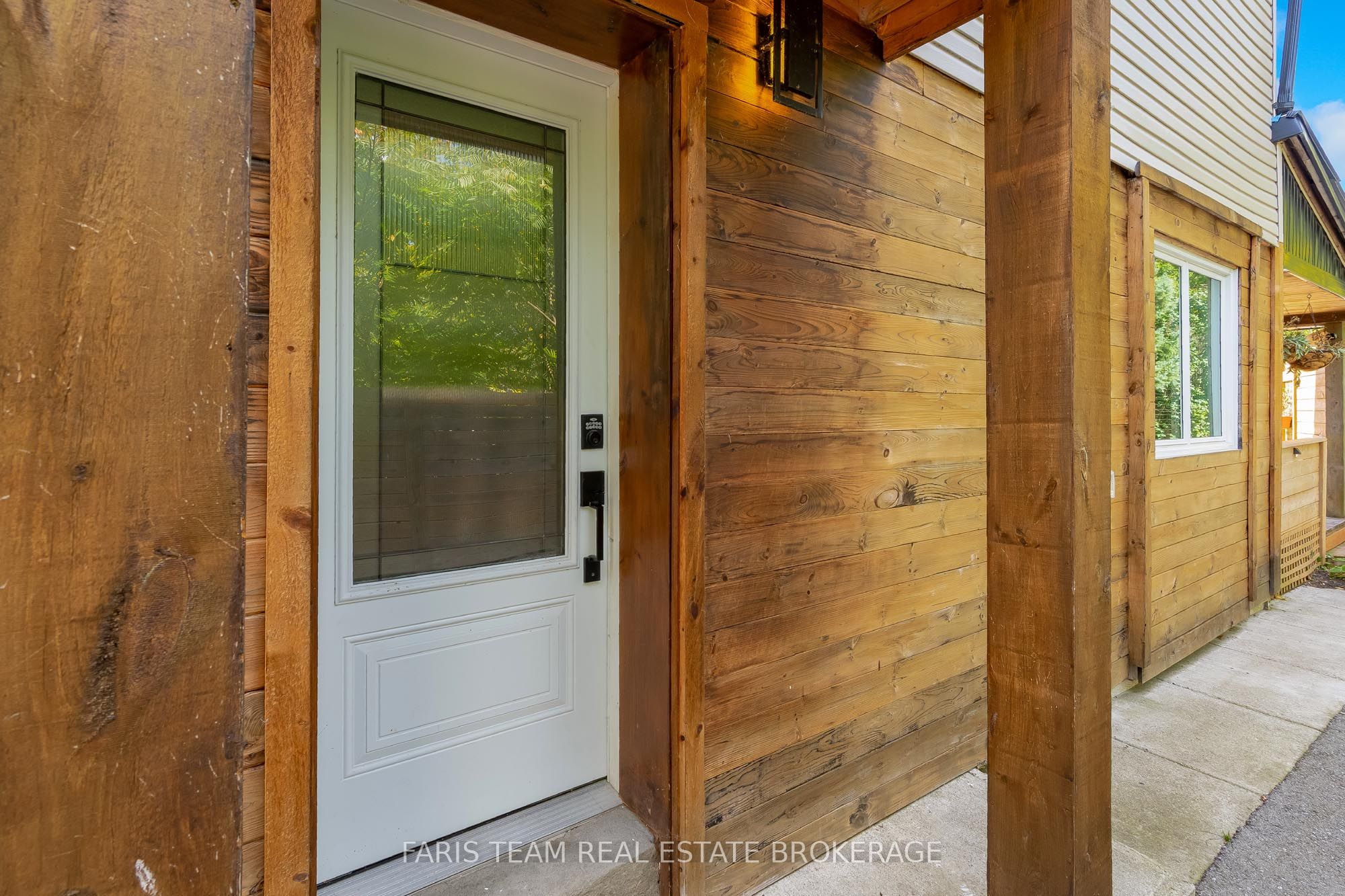1020 Ewart Street Property Photo 4