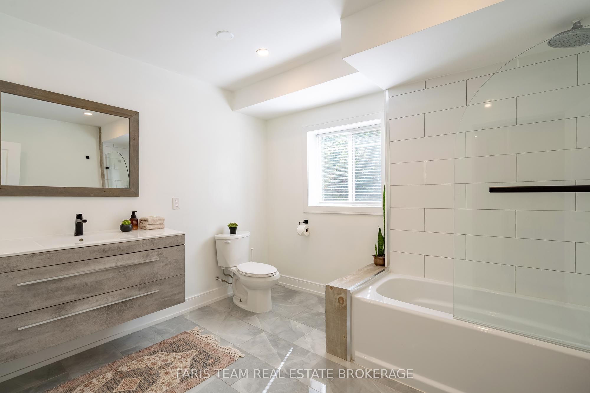 1020 Ewart Street Property Photo 28
