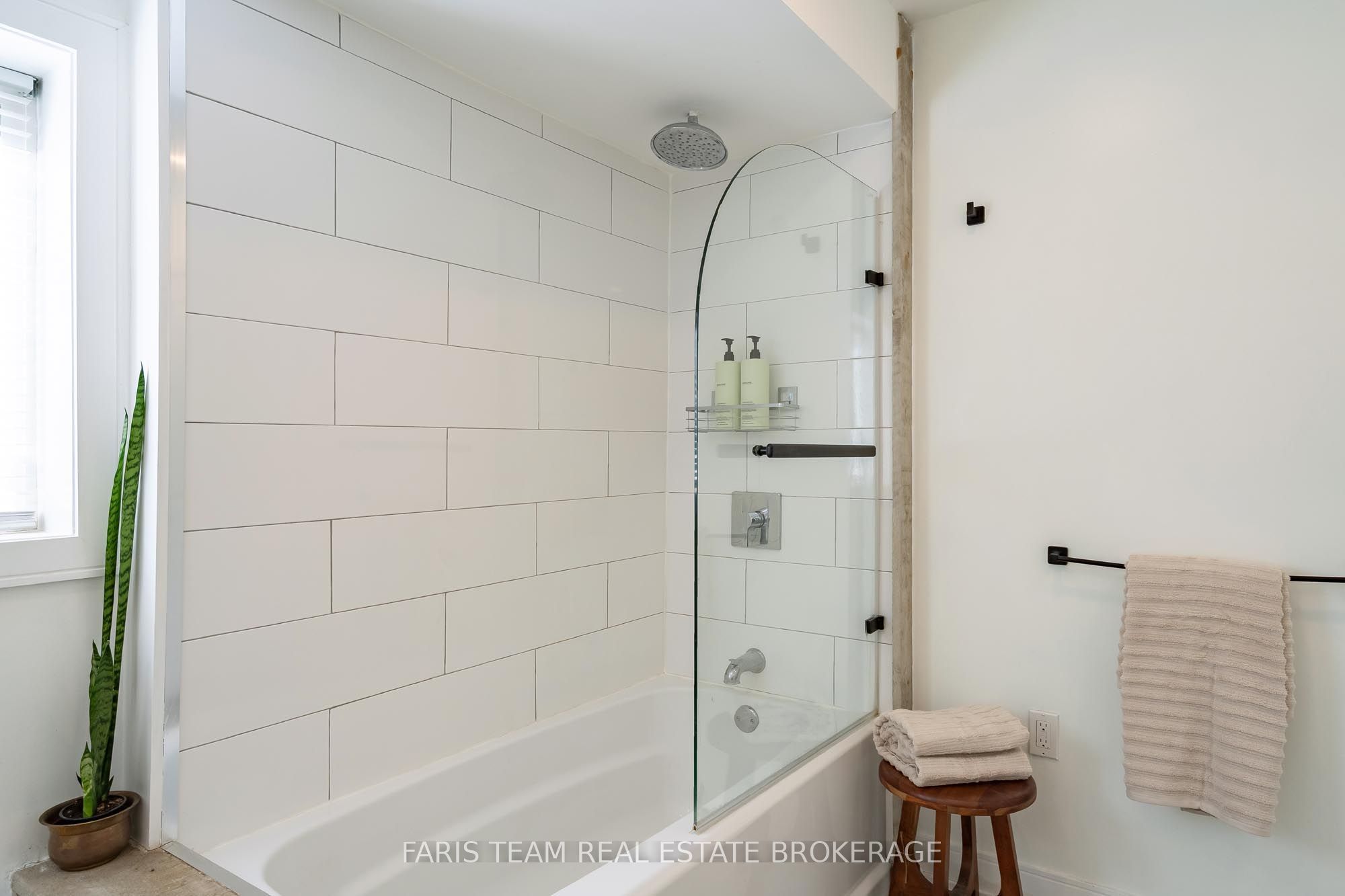 1020 Ewart Street Property Photo 29