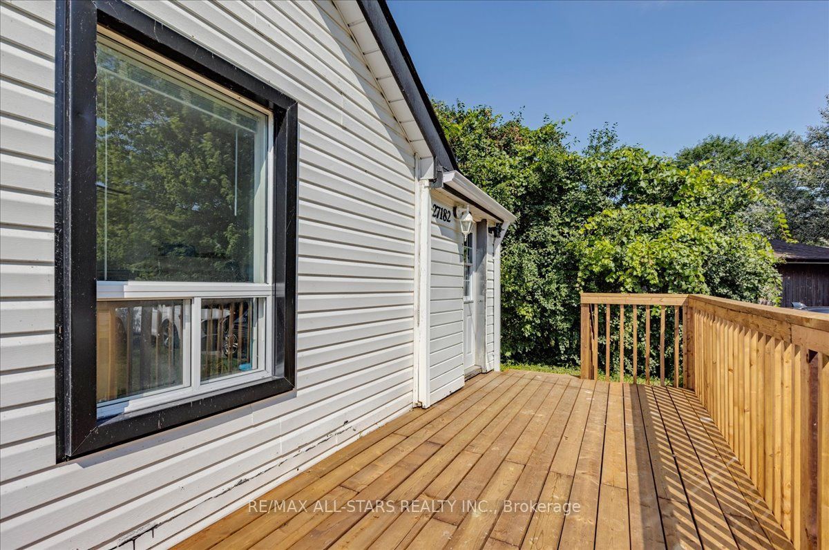 27182 Woodbine Avenue Property Photo 4