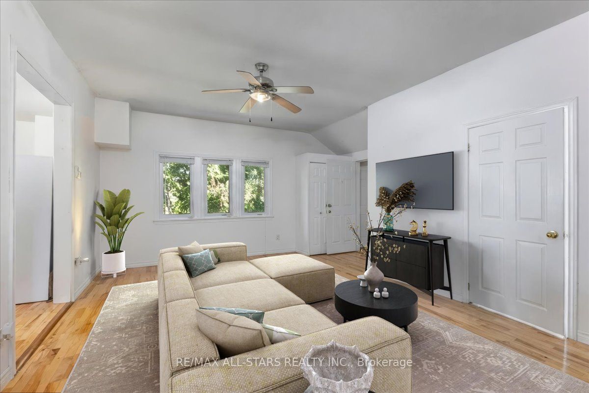 27182 Woodbine Avenue Property Photo 7