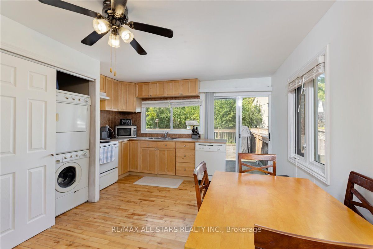 27182 Woodbine Avenue Property Photo 9