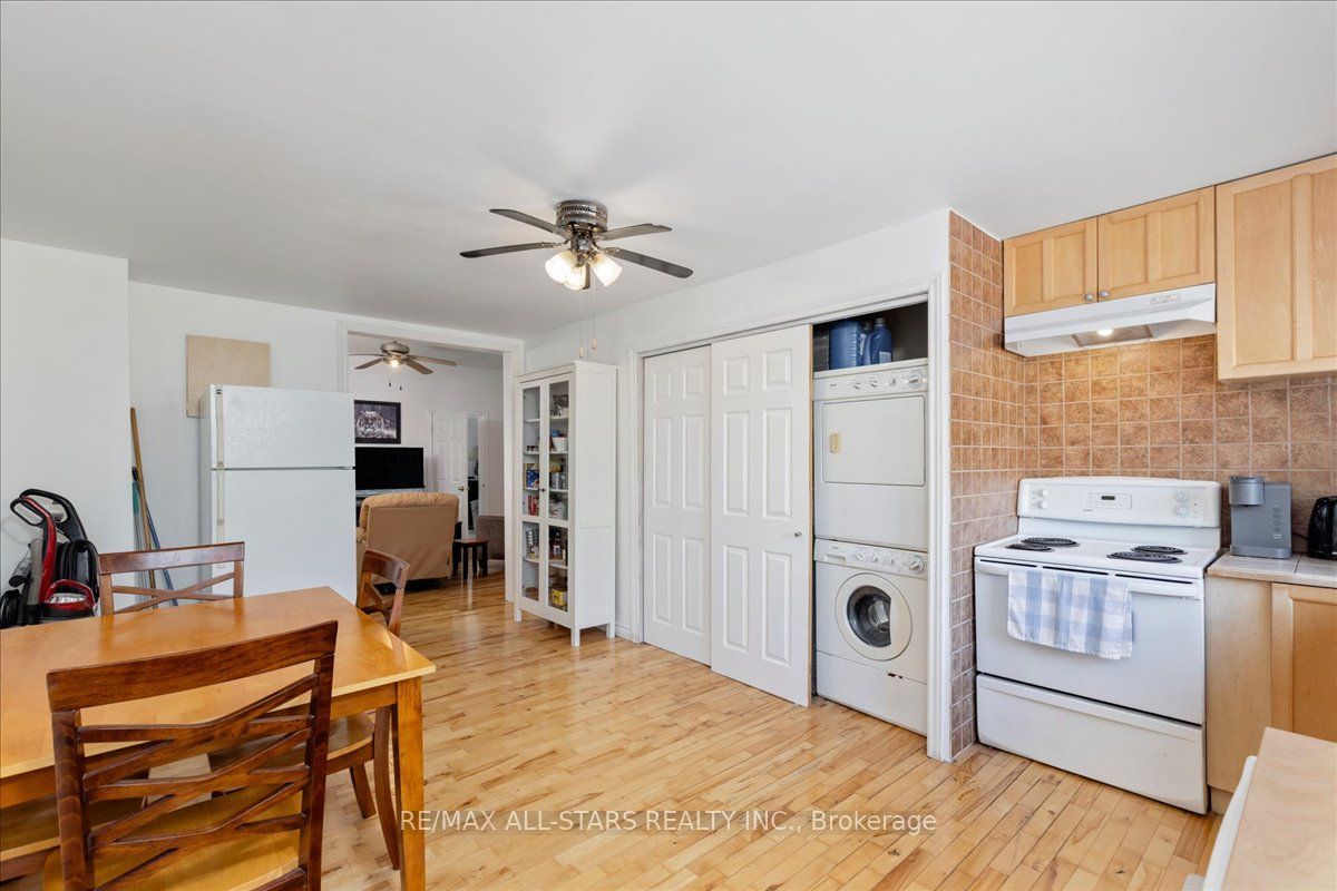 27182 Woodbine Avenue Property Photo 10