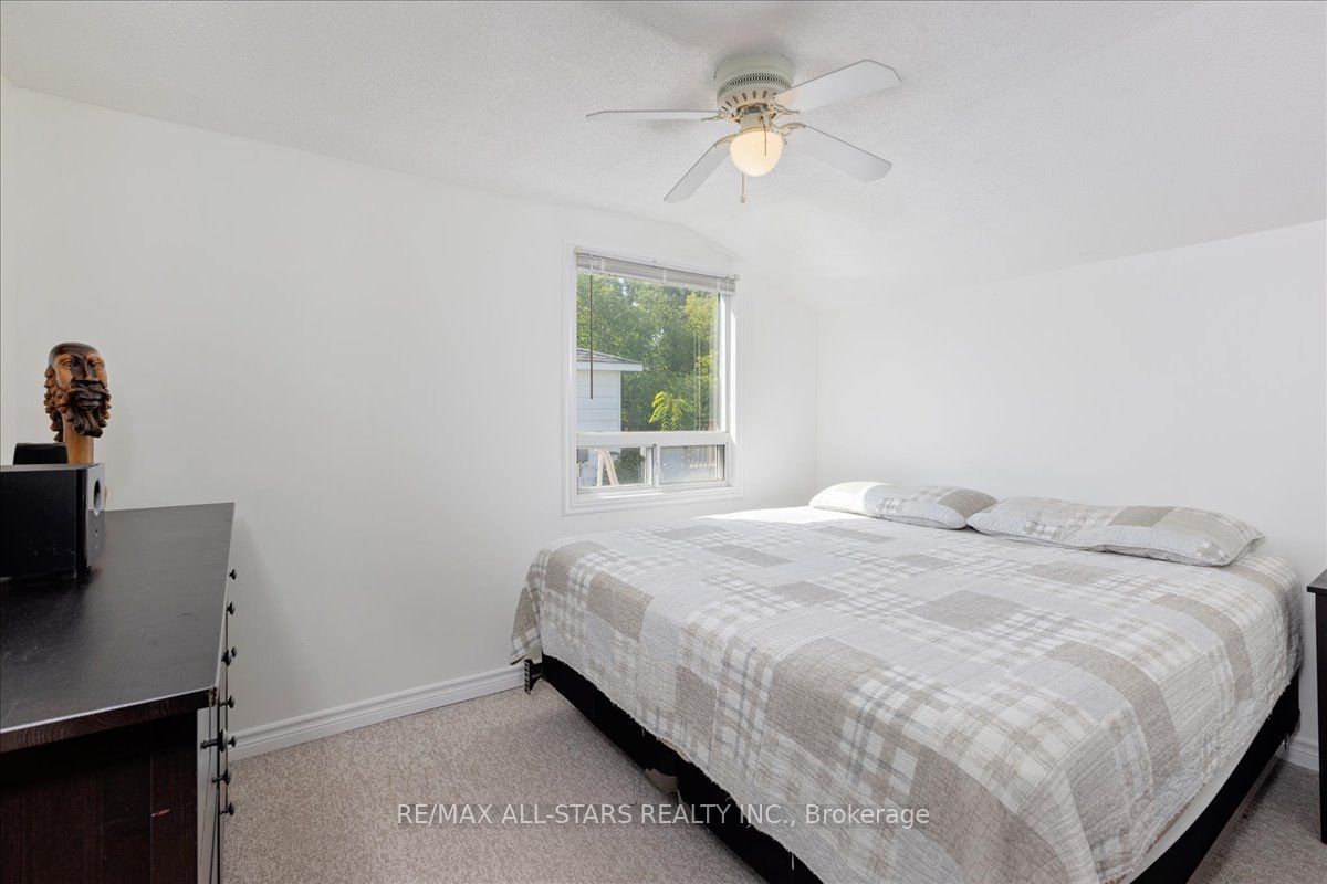 27182 Woodbine Avenue Property Photo 12