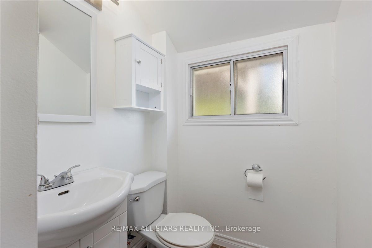 27182 Woodbine Avenue Property Photo 14