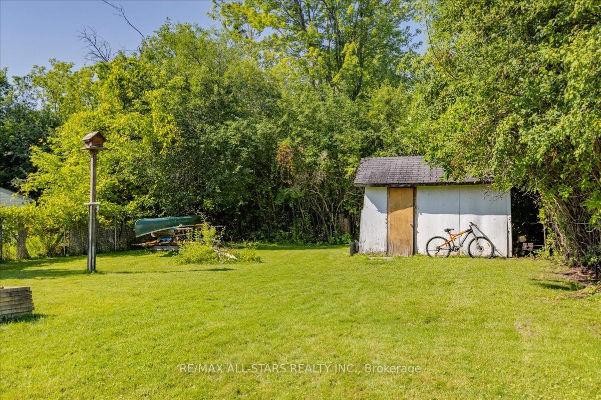 27182 Woodbine Avenue Property Photo 18