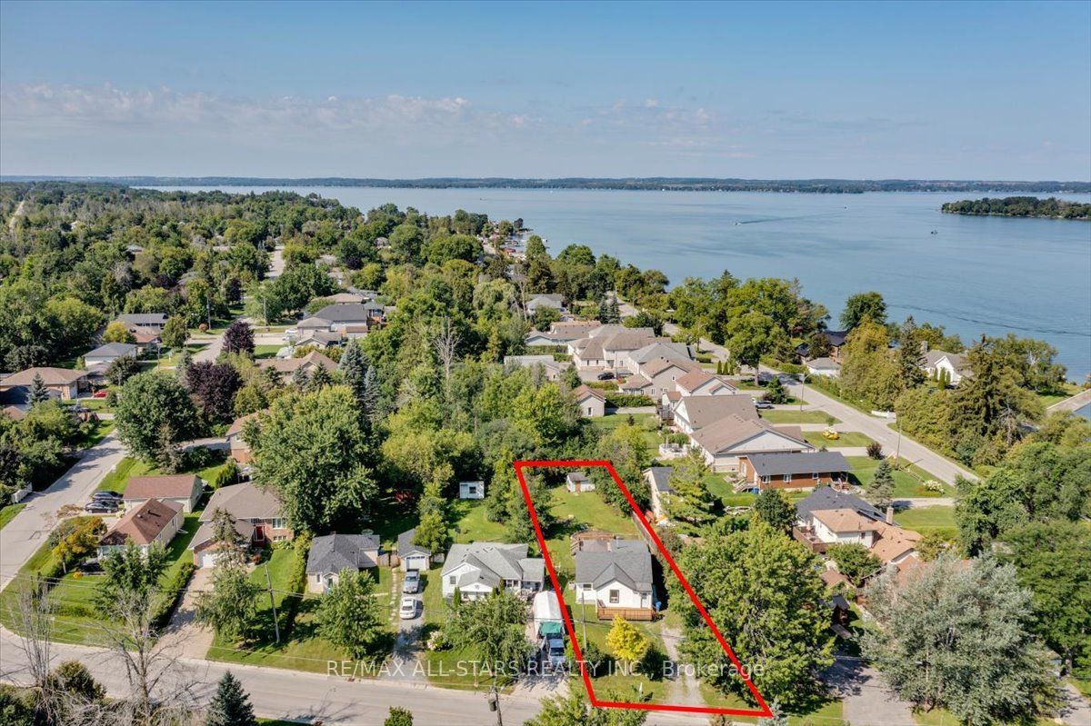 27182 Woodbine Avenue Property Photo 32