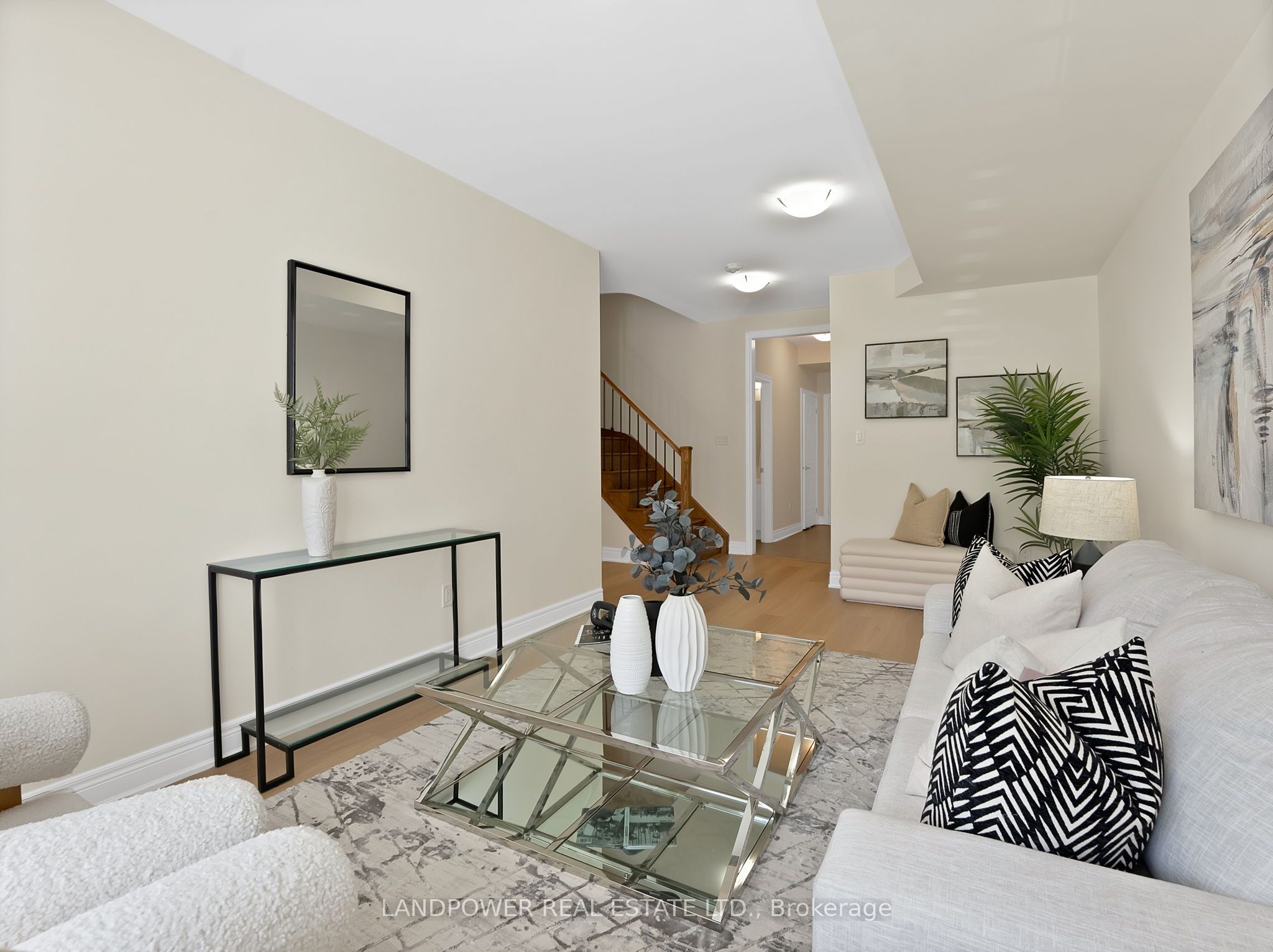 8 Aylin Crescent Property Photo 5