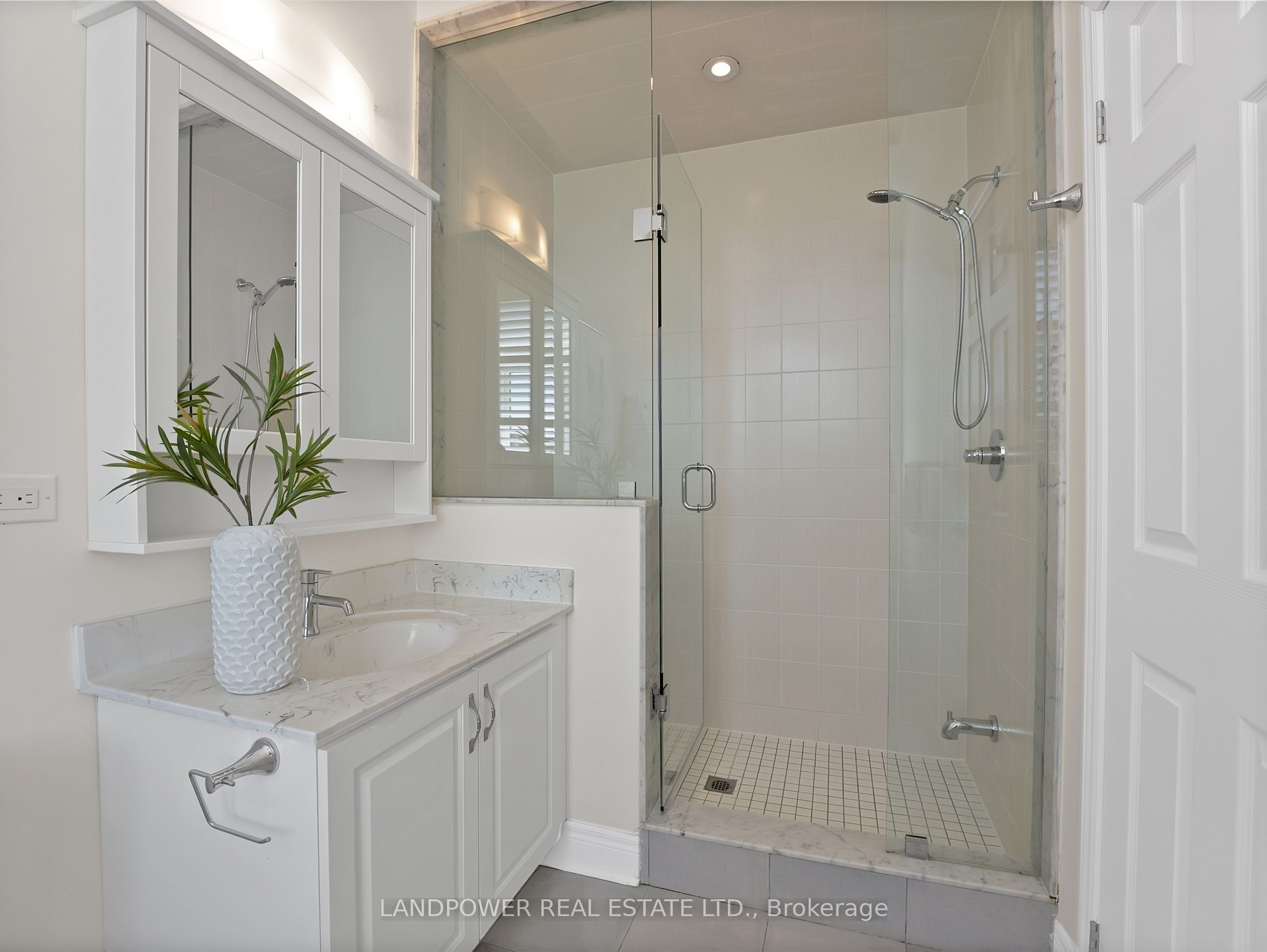8 Aylin Crescent Property Photo 23