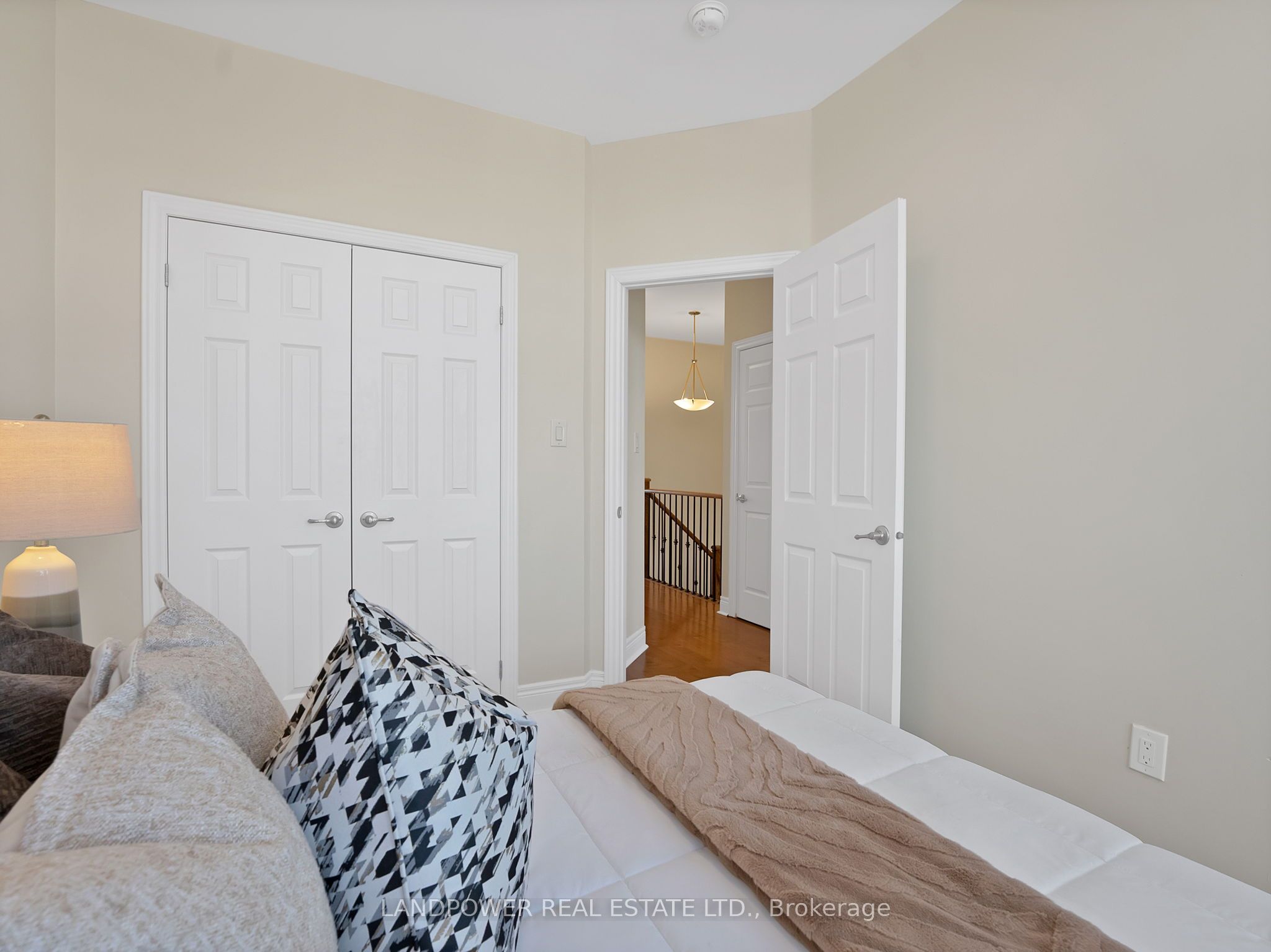 8 Aylin Crescent Property Photo 28