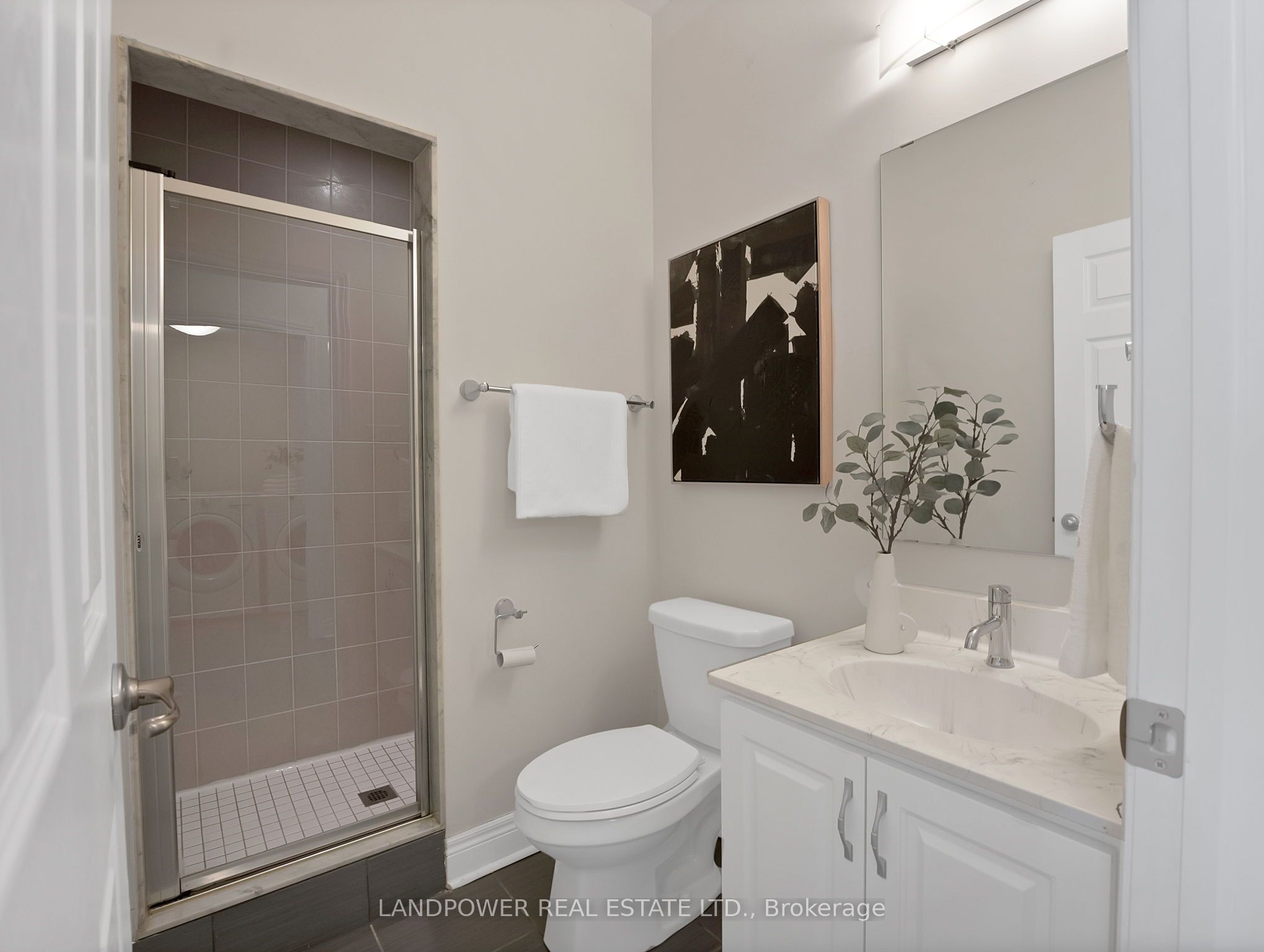 8 Aylin Crescent Property Photo 32