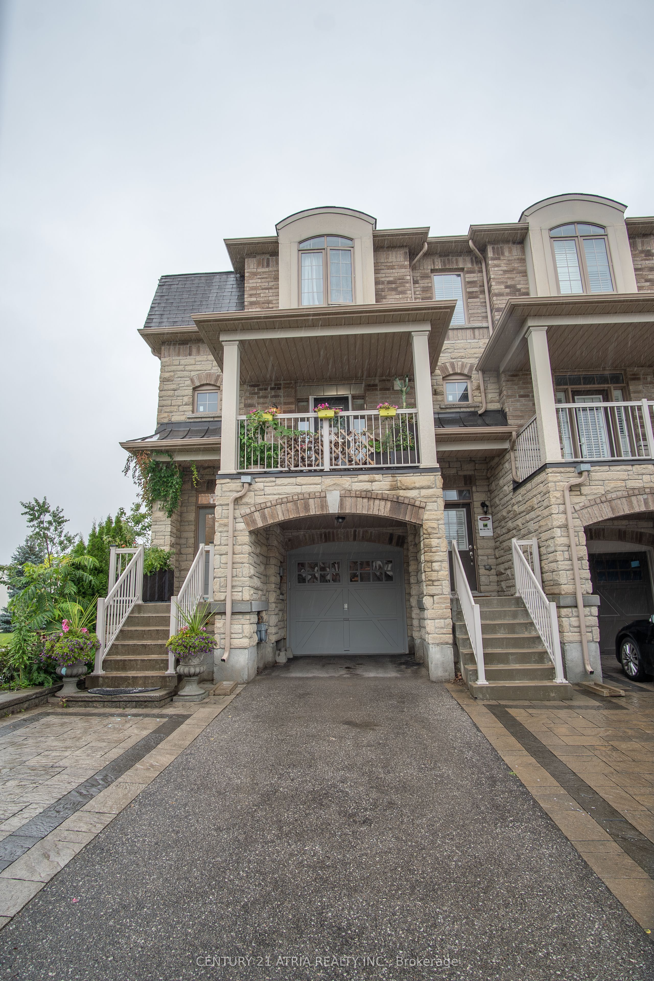 10951 Woodbine Avenue Property Photo 1