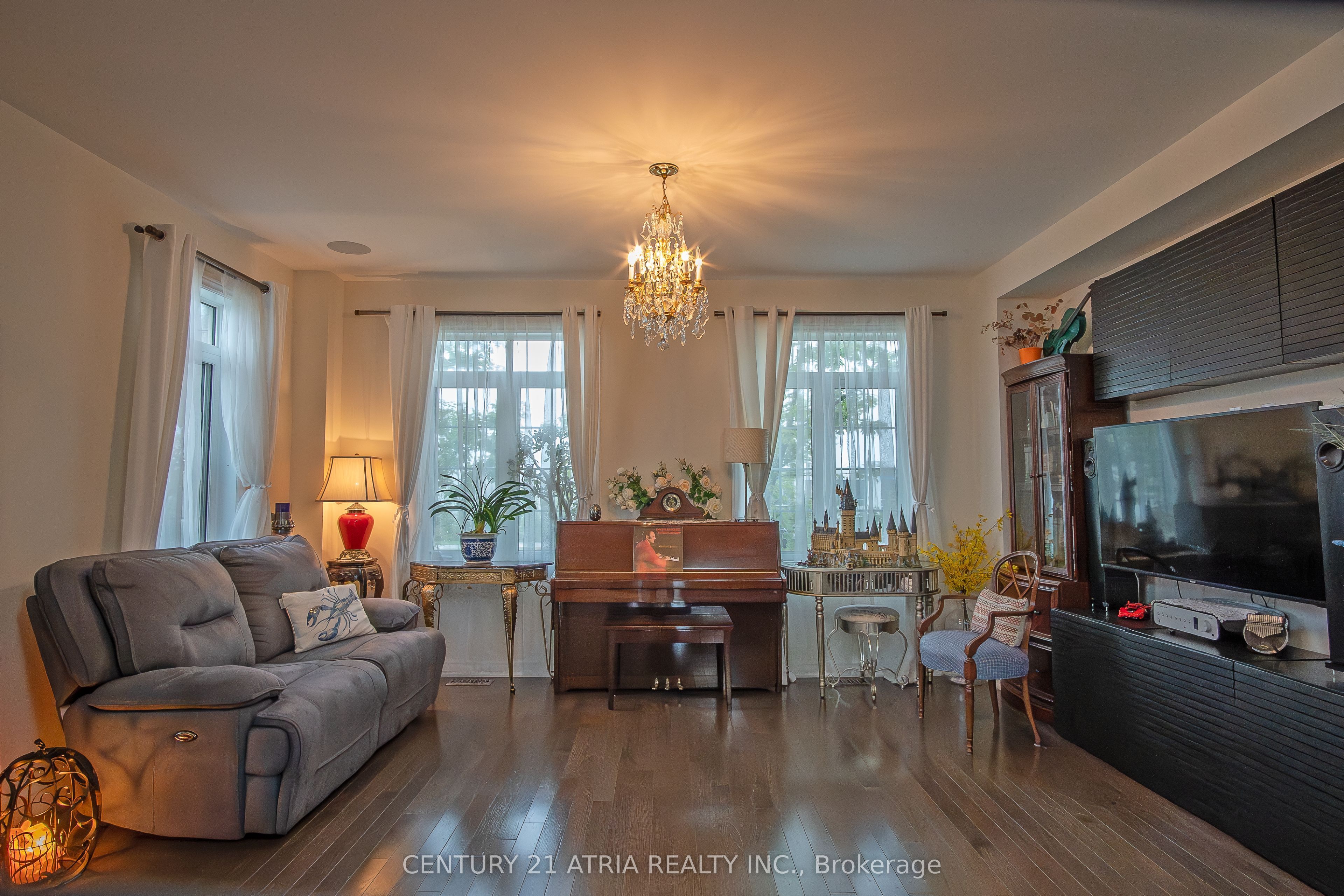 10951 Woodbine Avenue Property Photo 2