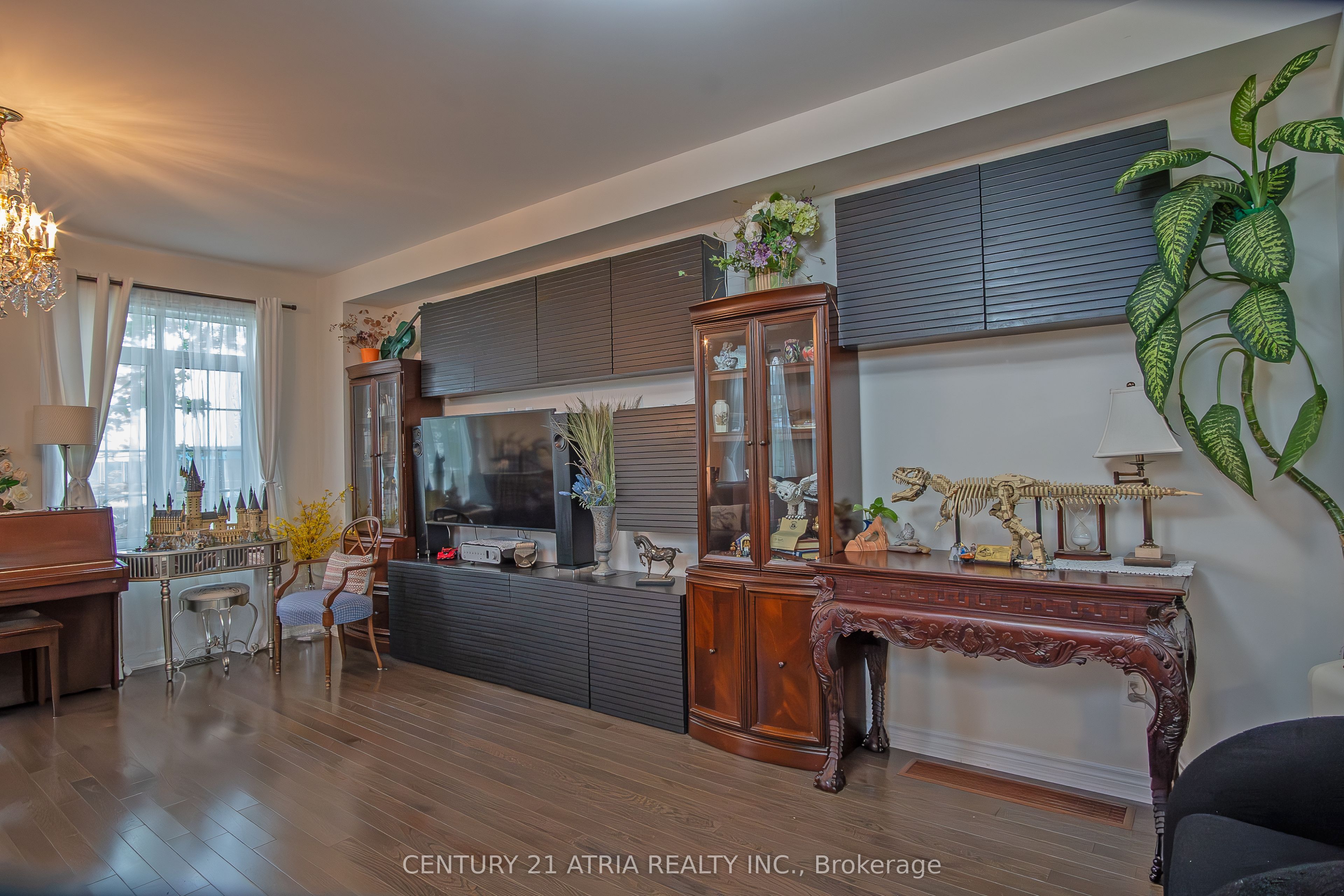10951 Woodbine Avenue Property Photo 3