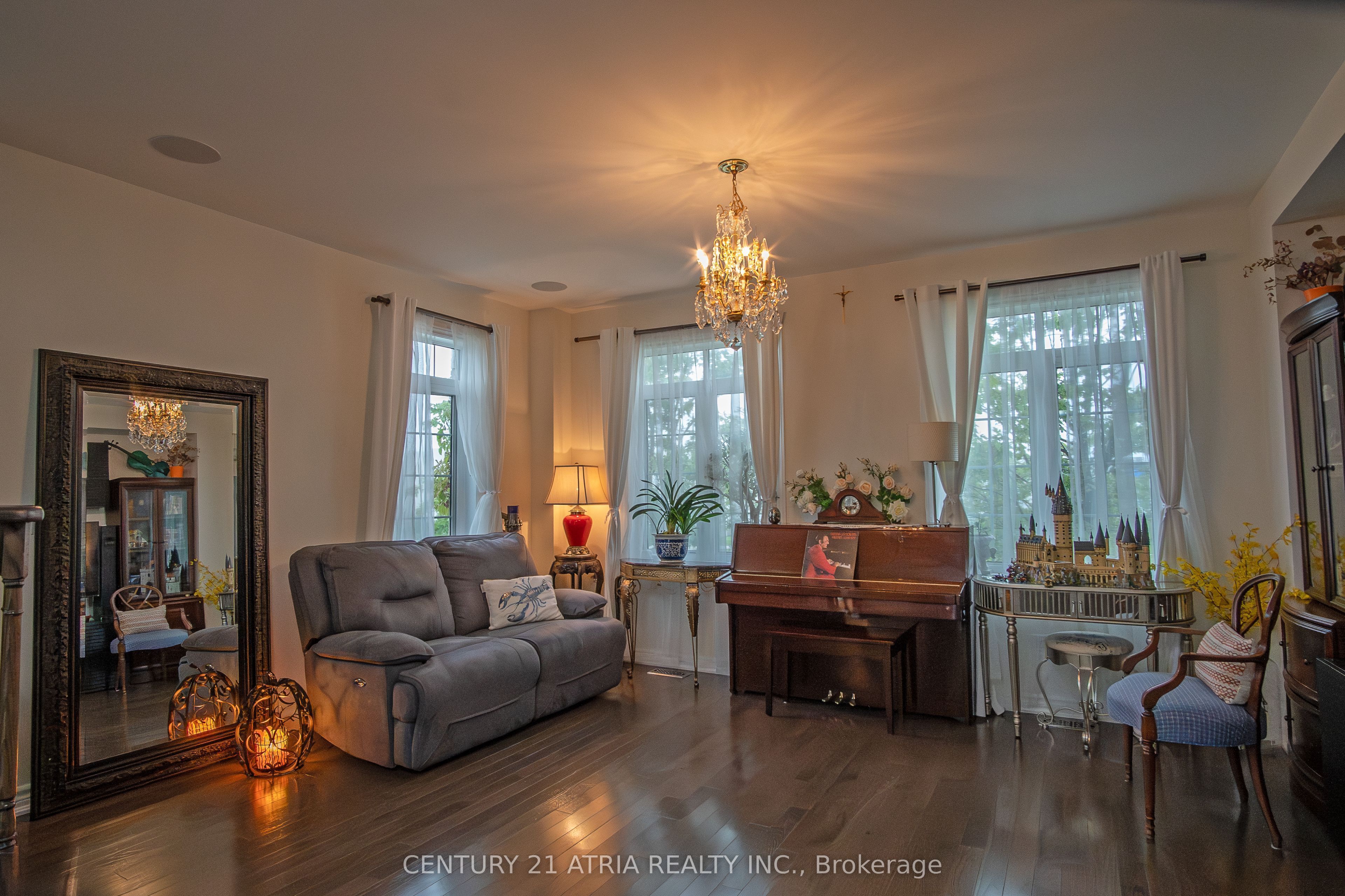 10951 Woodbine Avenue Property Photo 4