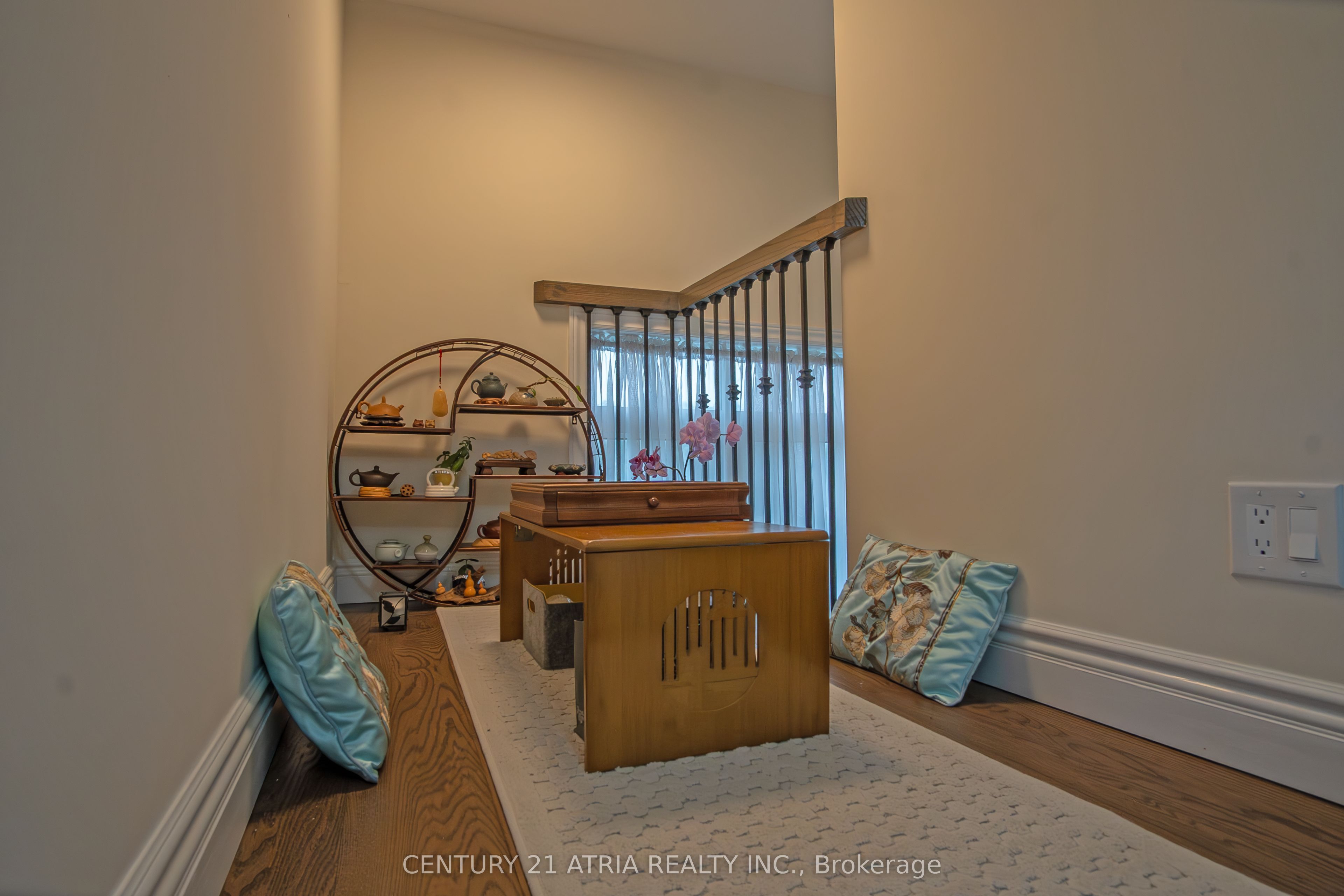 10951 Woodbine Avenue Property Photo 7