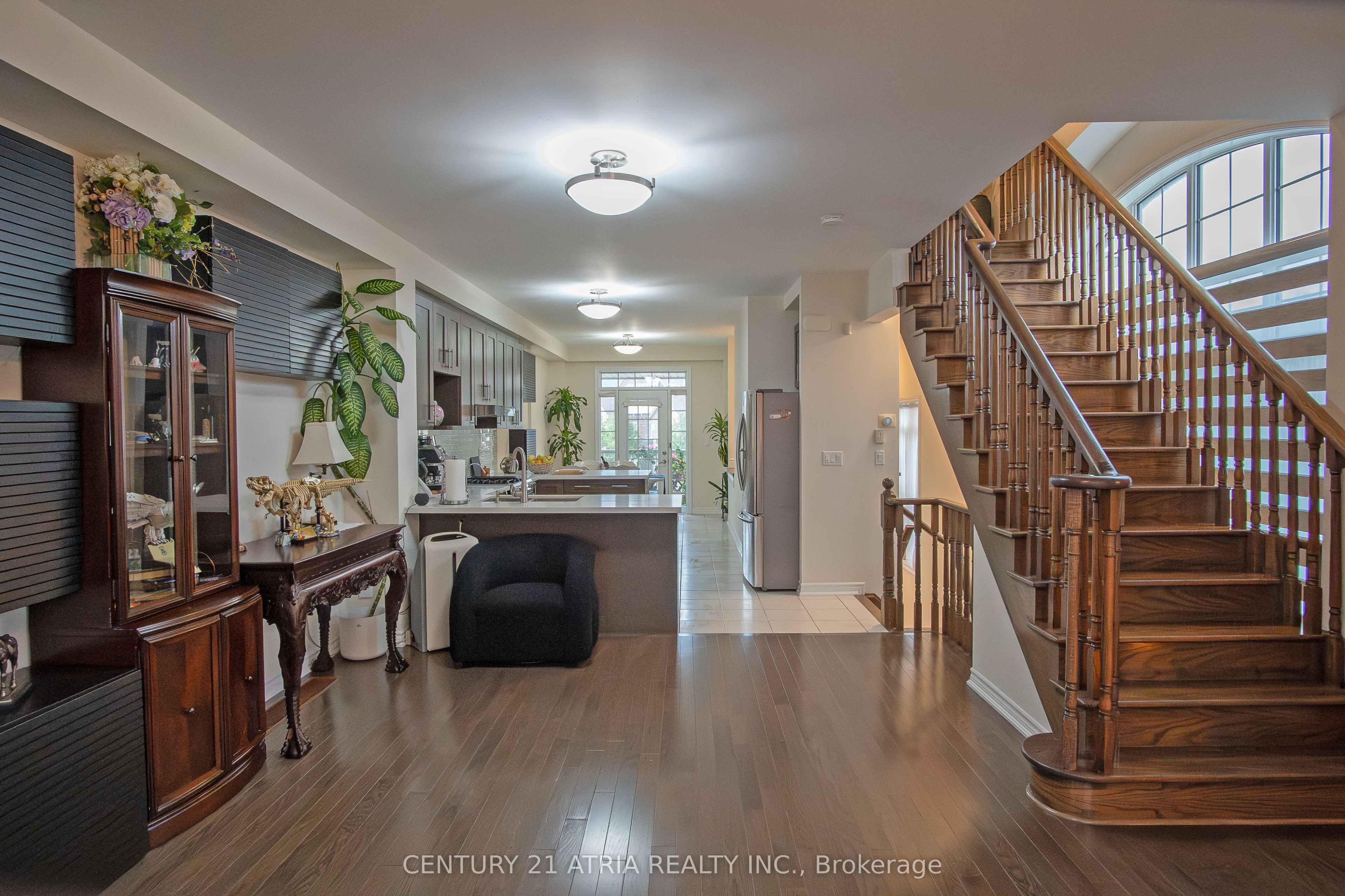 10951 Woodbine Avenue Property Photo 8