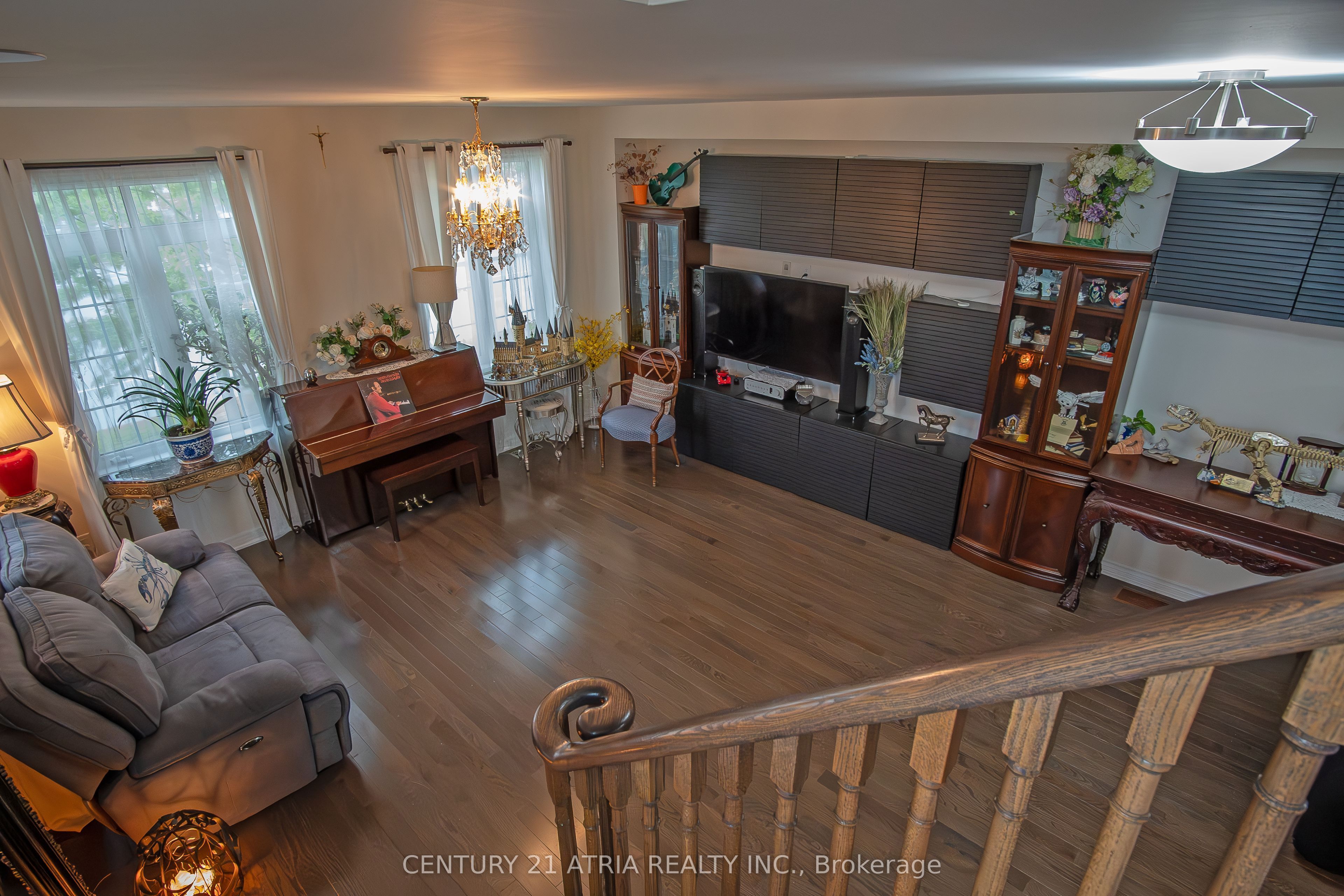 10951 Woodbine Avenue Property Photo 9