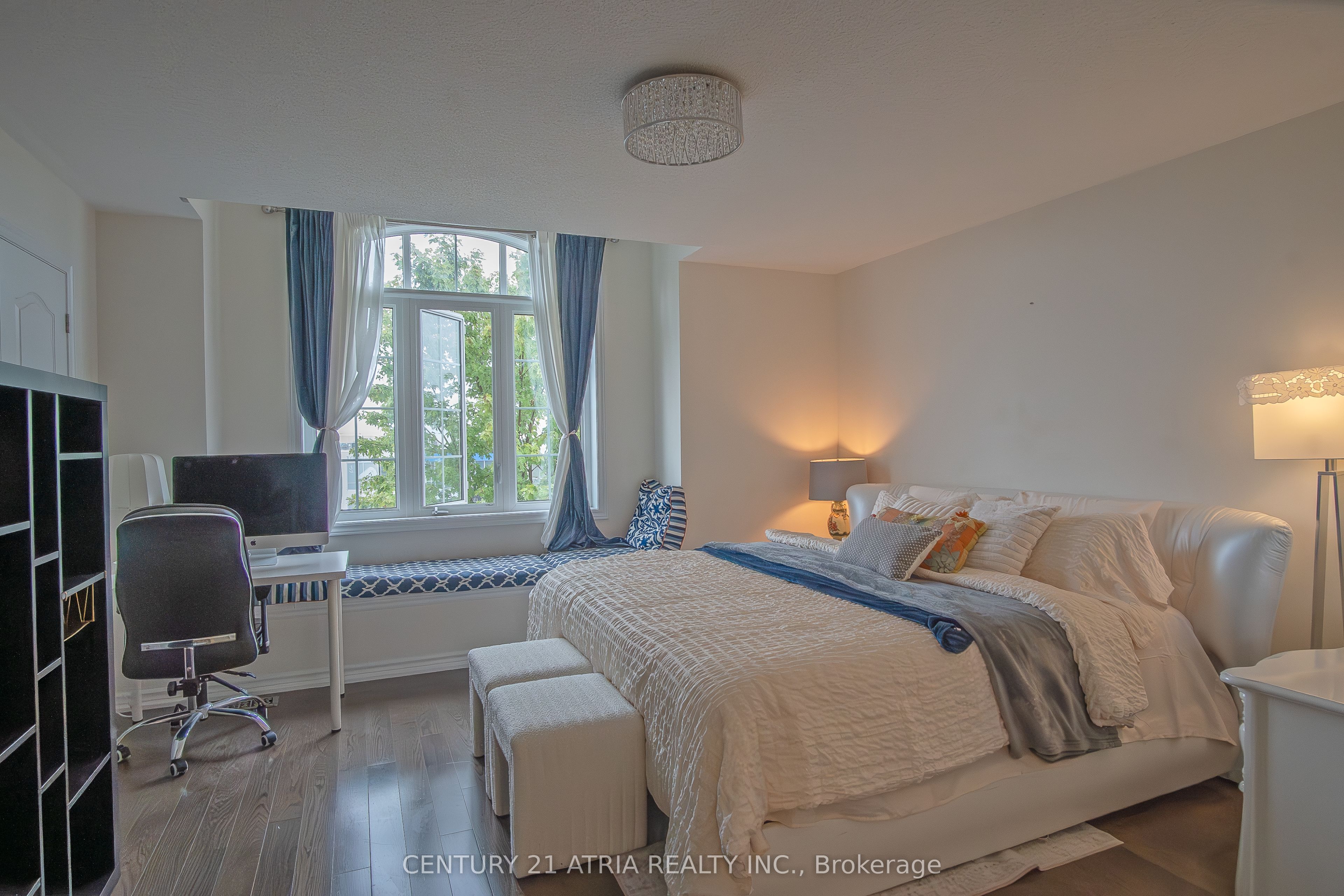 10951 Woodbine Avenue Property Photo 10