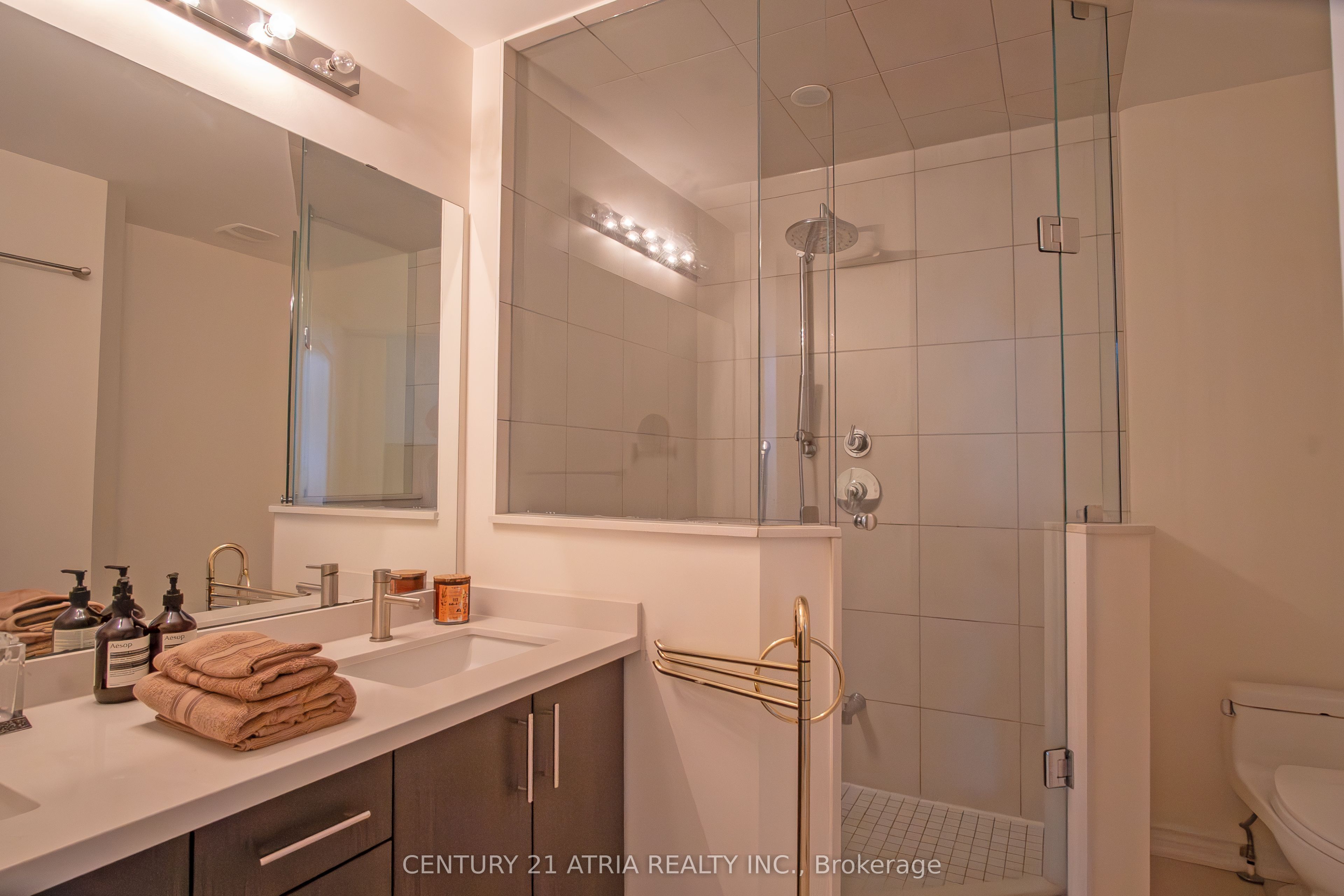 10951 Woodbine Avenue Property Photo 11