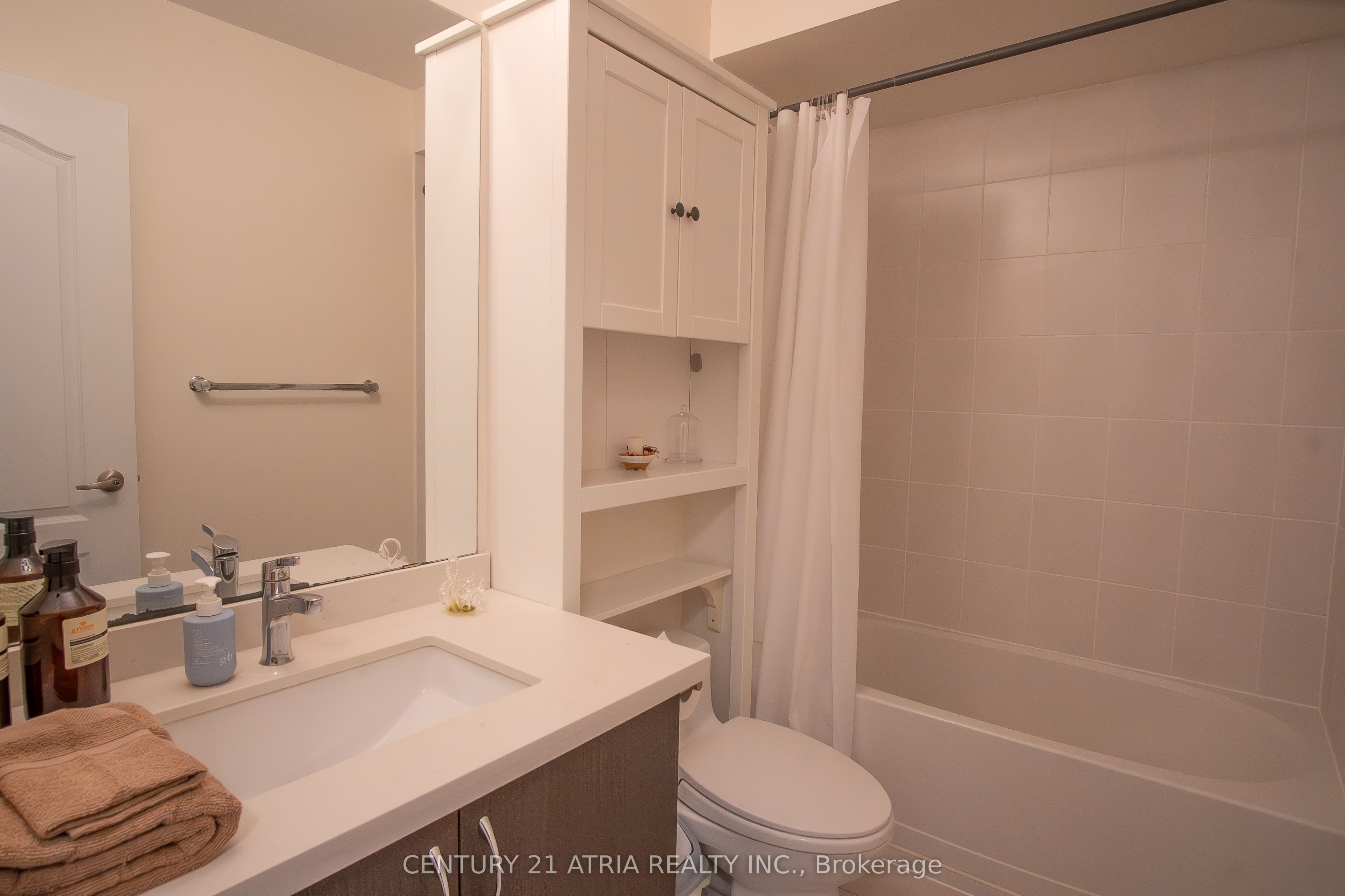 10951 Woodbine Avenue Property Photo 12