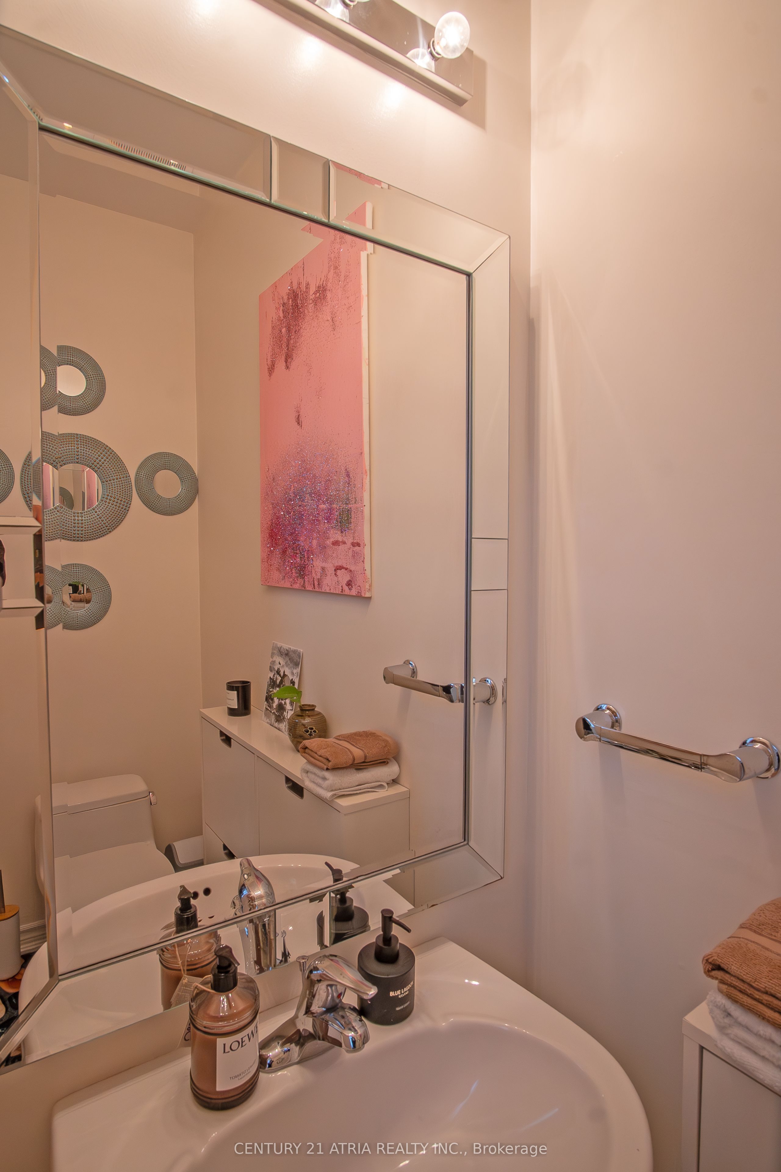 10951 Woodbine Avenue Property Photo 17