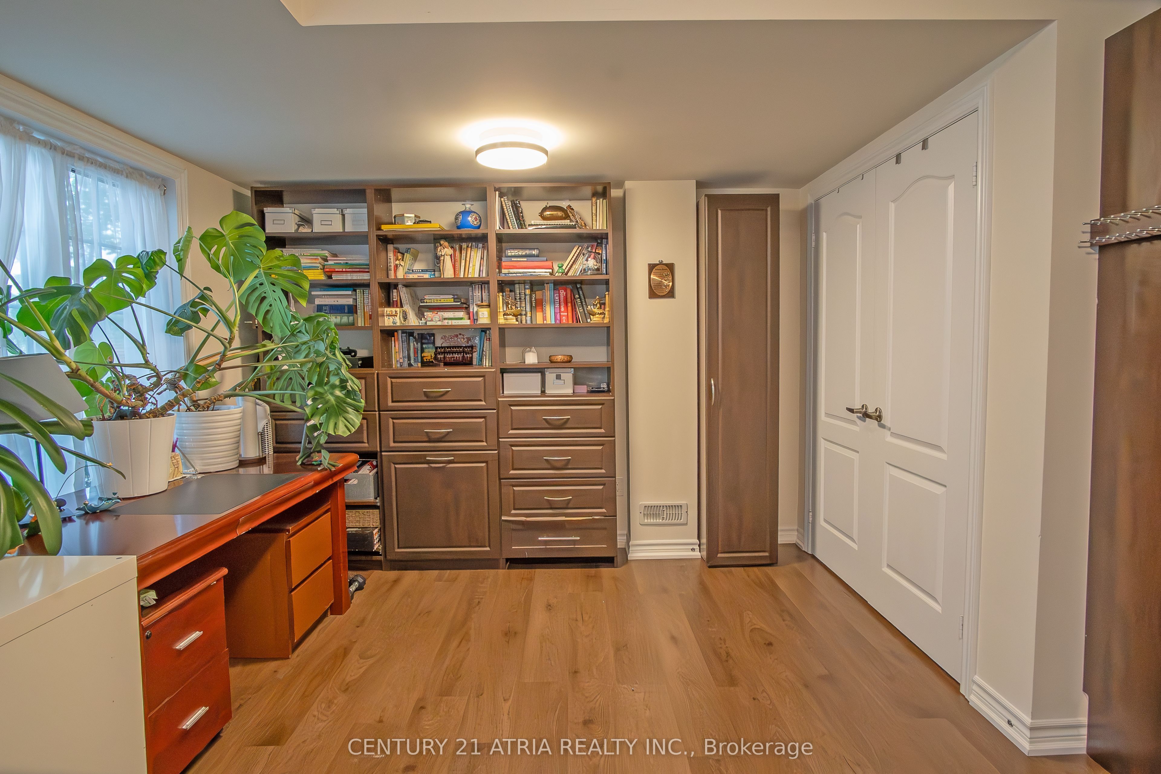 10951 Woodbine Avenue Property Photo 18