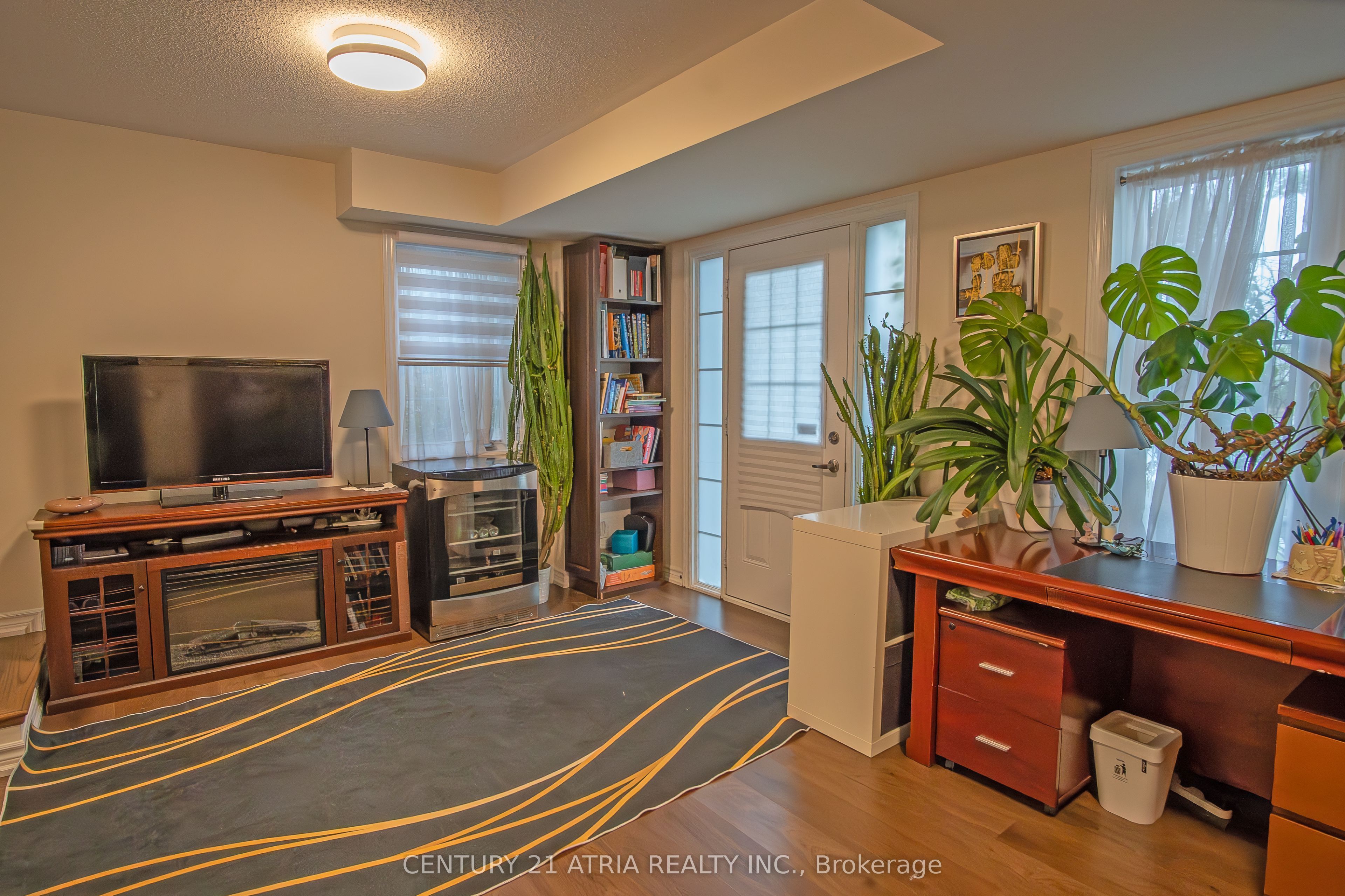 10951 Woodbine Avenue Property Photo 19