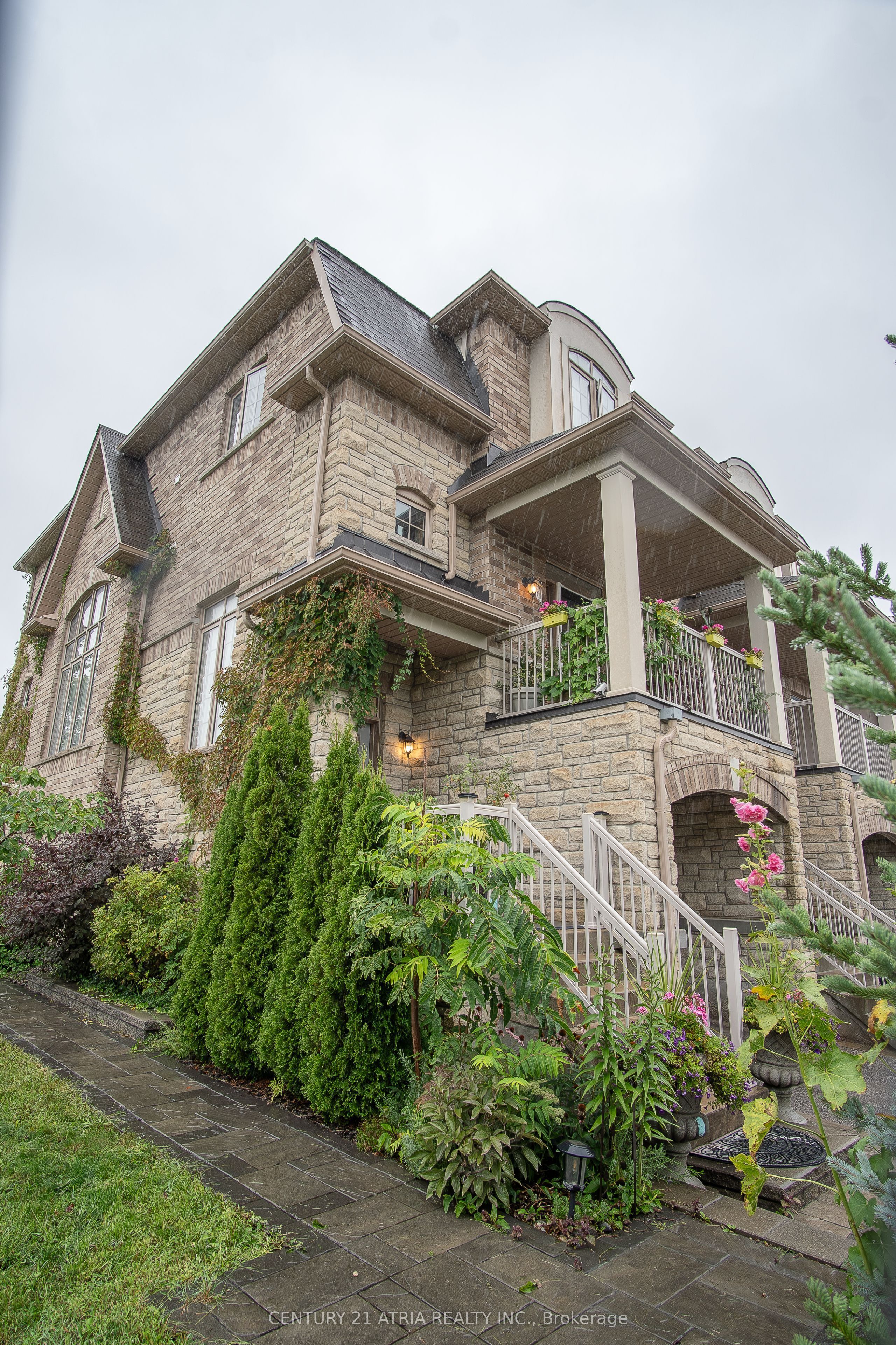 10951 Woodbine Avenue Property Photo 21
