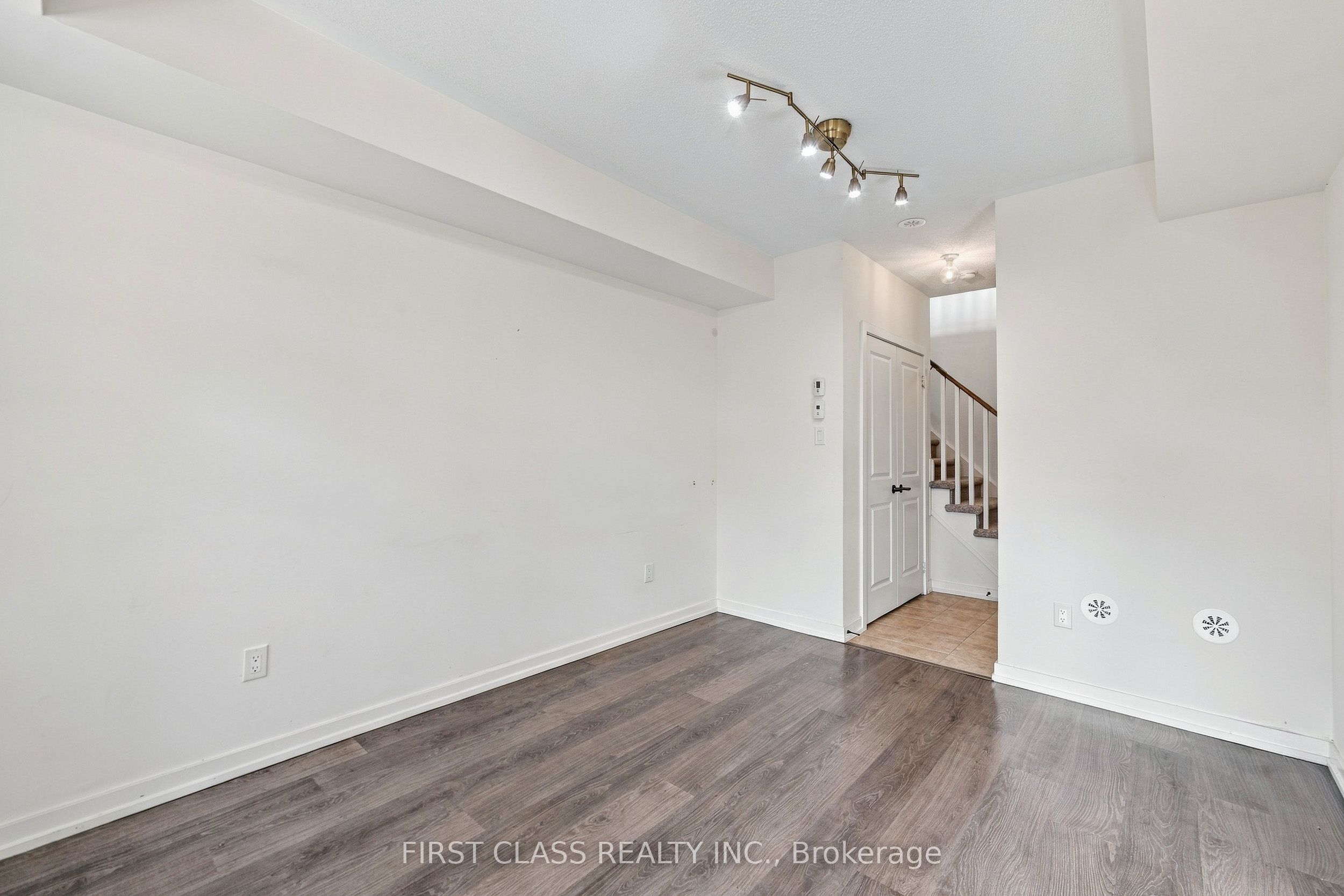 12584 Ninth Line Property Photo 10