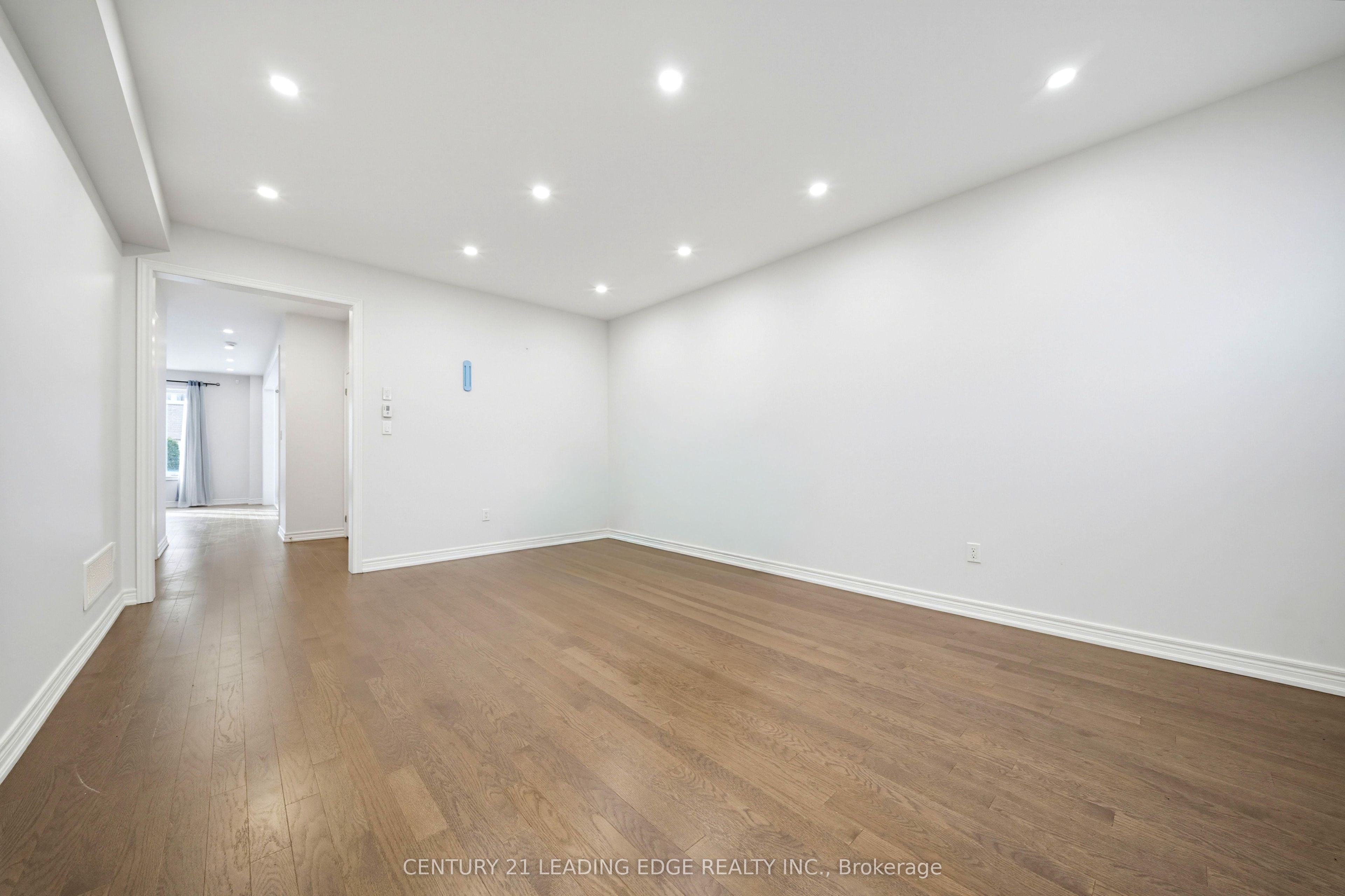 75 Decast Crescent Property Photo 5