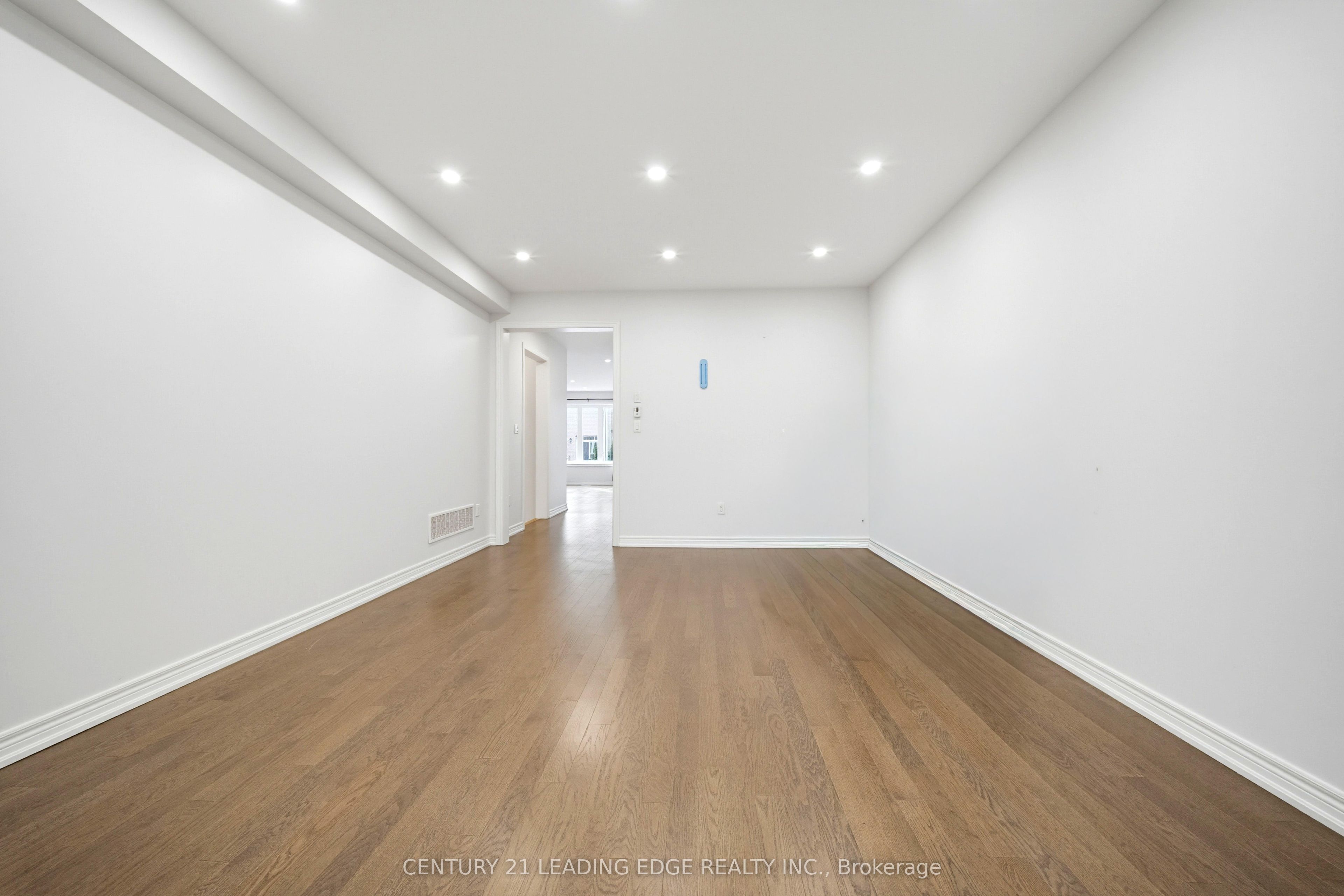 75 Decast Crescent Property Photo 6