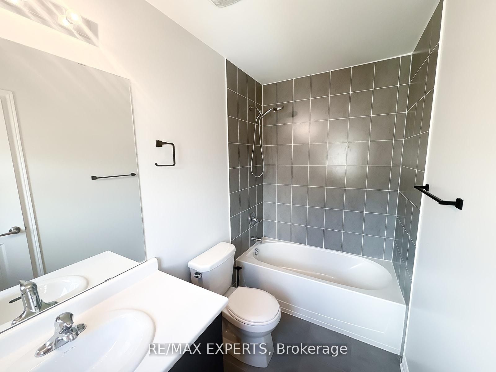 1426 Farrow Crescent Property Photo 38