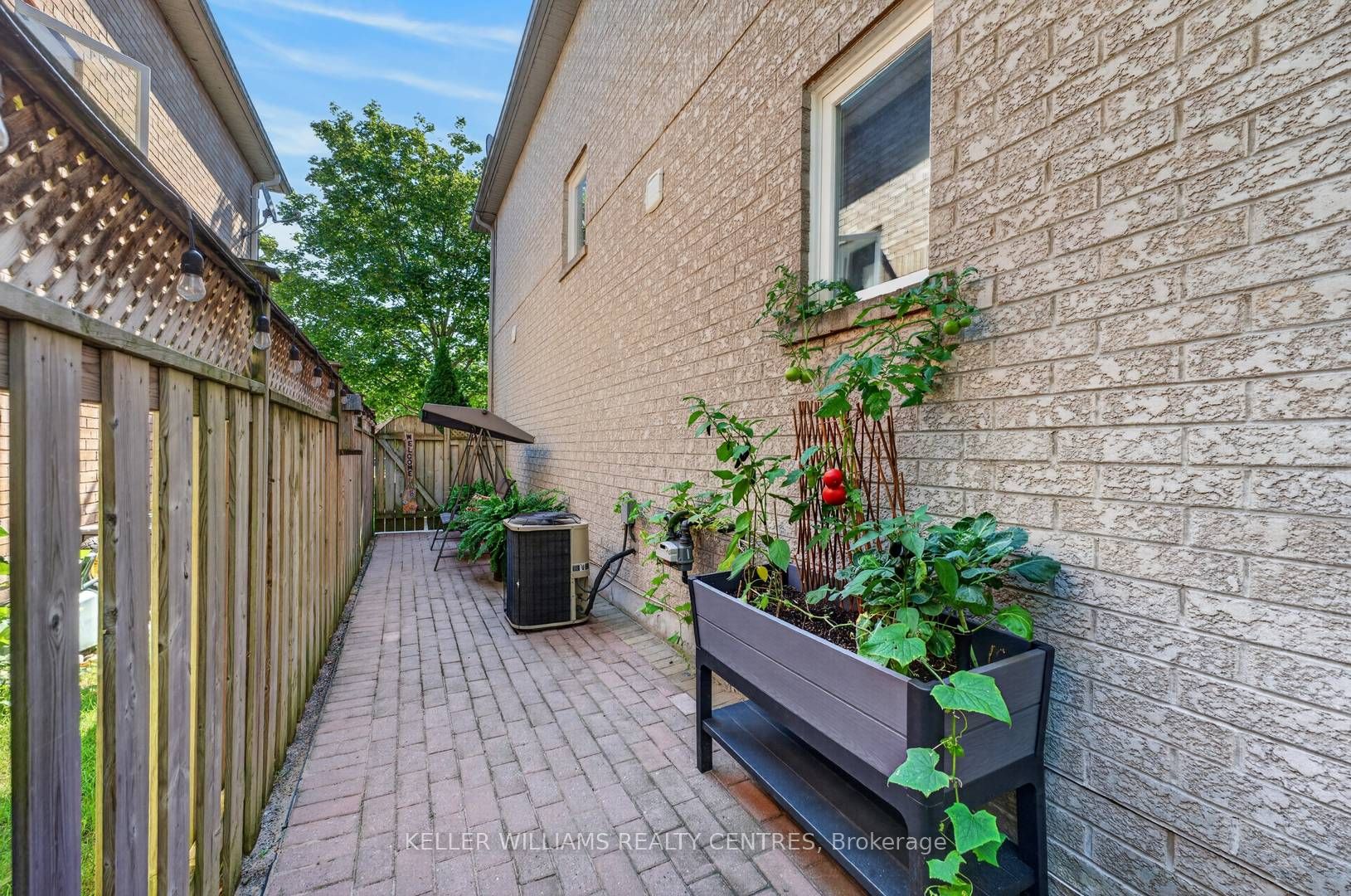12 Lancaster Court Property Photo 17
