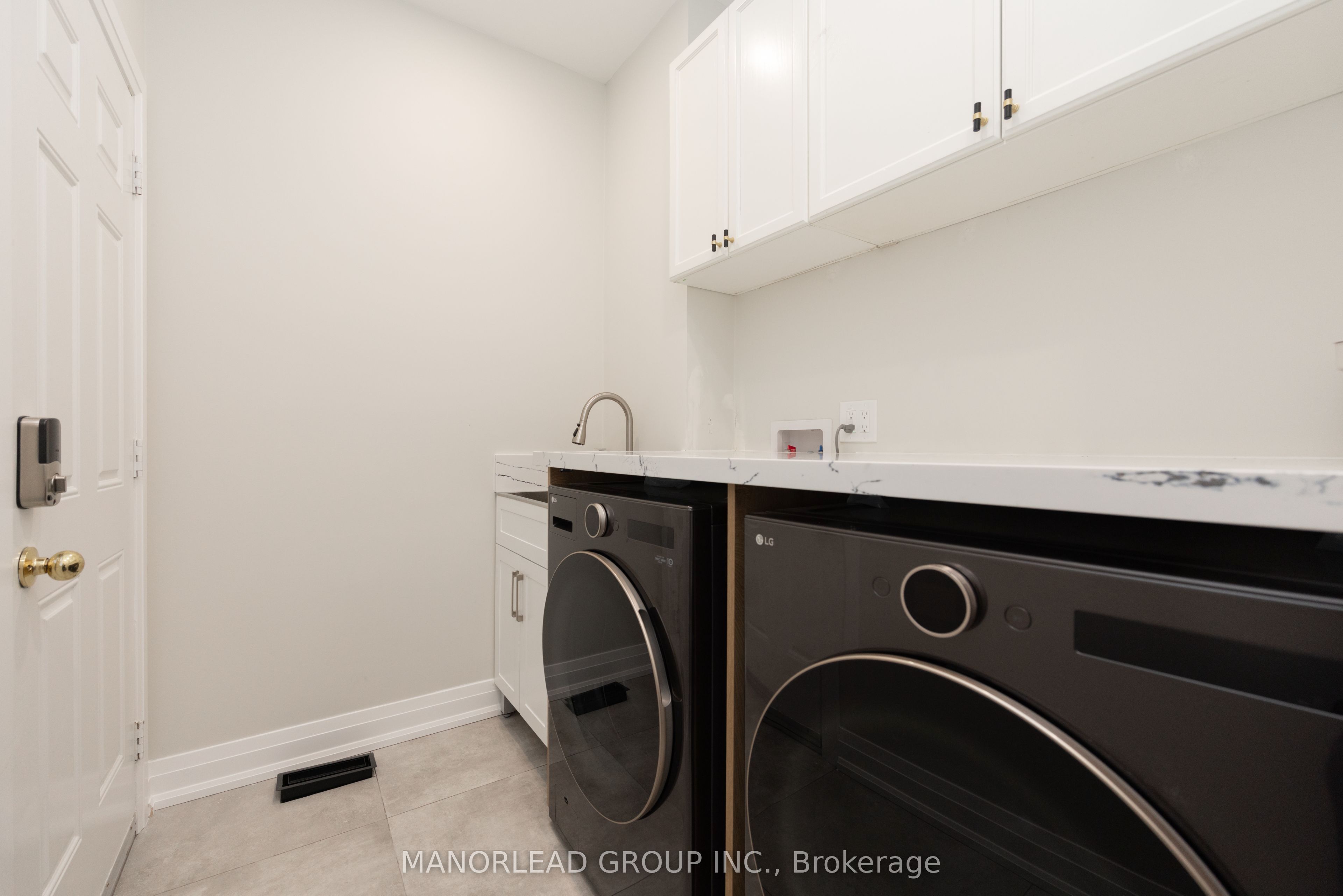 8 Rock Garden Street Property Photo 16