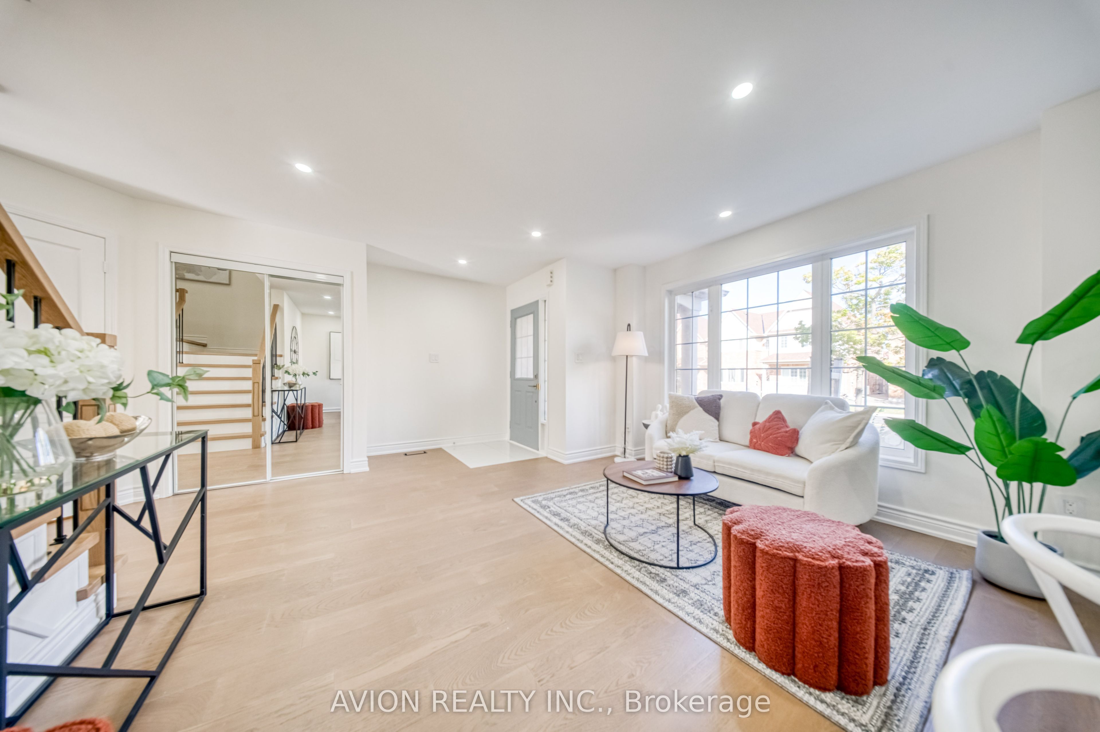 741 Bur Oak Avenue Property Photo 8