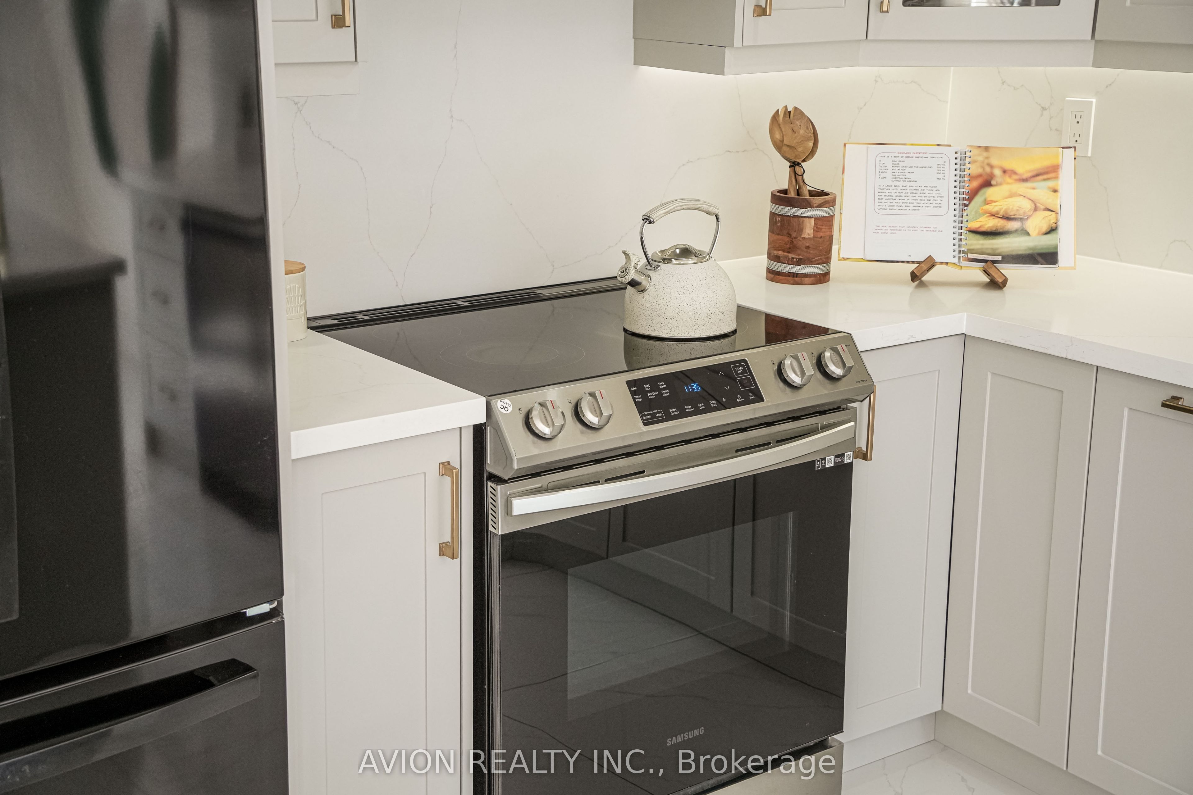 741 Bur Oak Avenue Property Photo 18