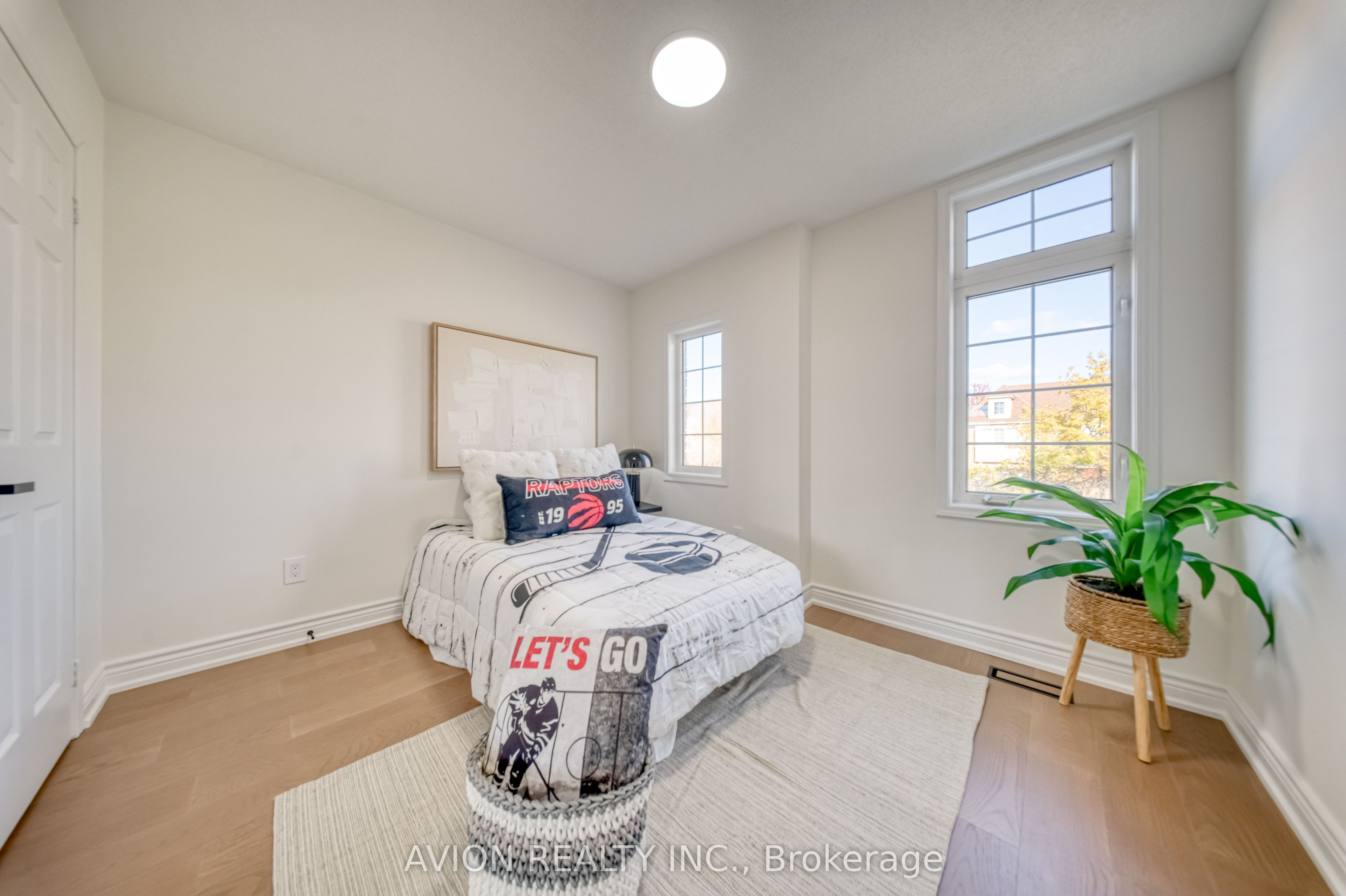 741 Bur Oak Avenue Property Photo 33