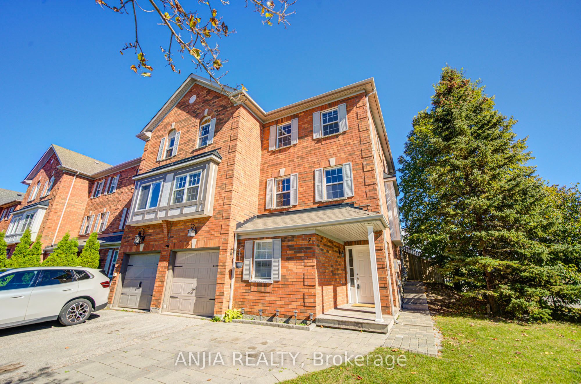 7 Hawtin Lane Property Photo 2